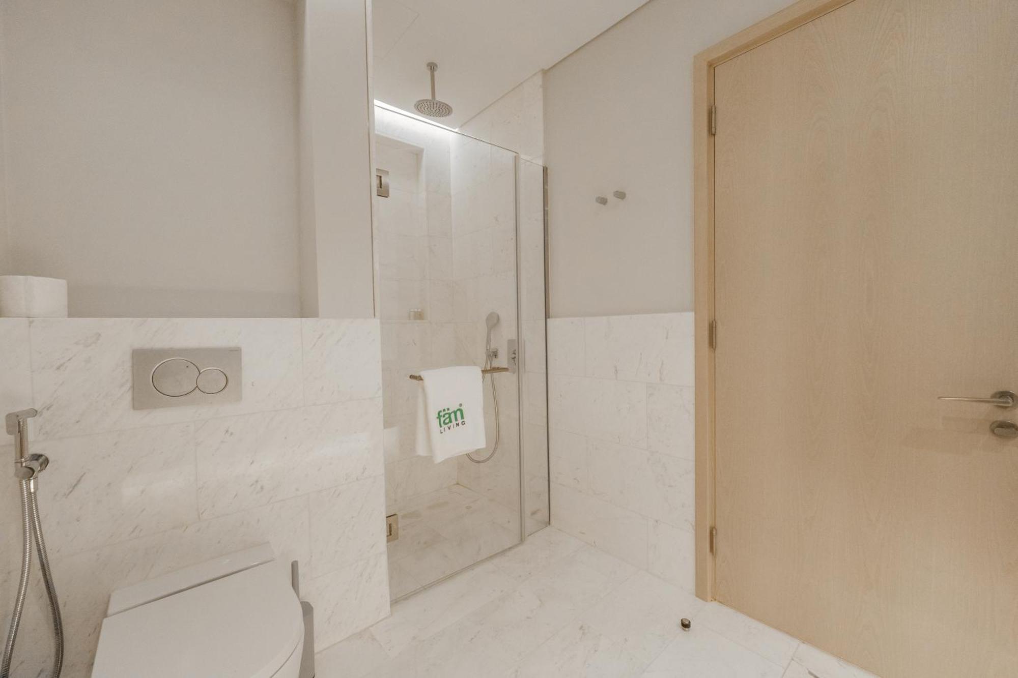 Fam Living - Palm Tower - Palm Jumeirah Views Apartment Dubai