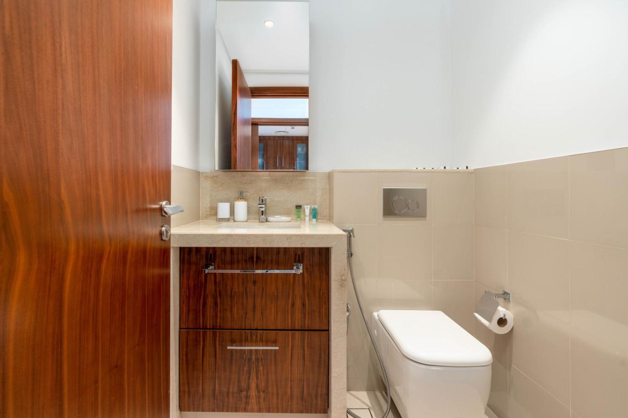 Unified Vacation Homes-1 Bed Apt With Stunning View-high Floor-free Pool Gym Dubái