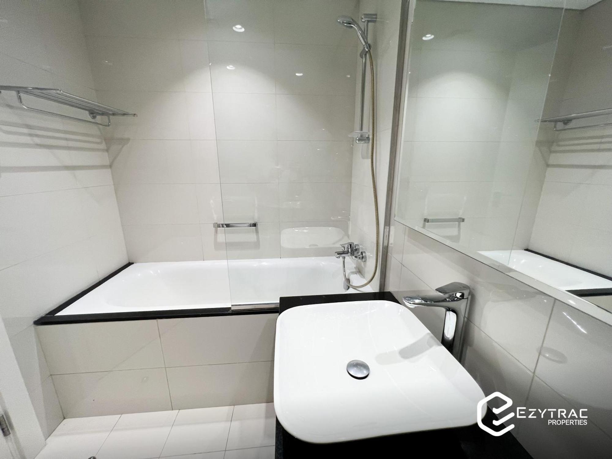 In Damac Majestine Business Bay - Ezytrac Apartament