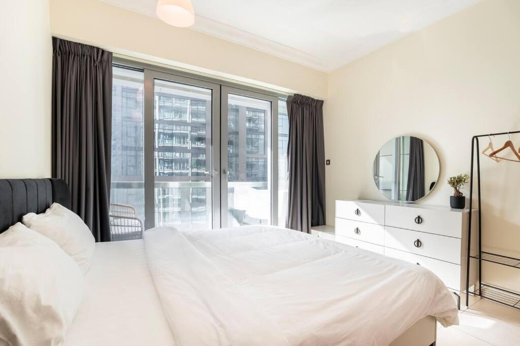 Spacious Place Near Mall, Fountains & Burj Khalifa Apartment