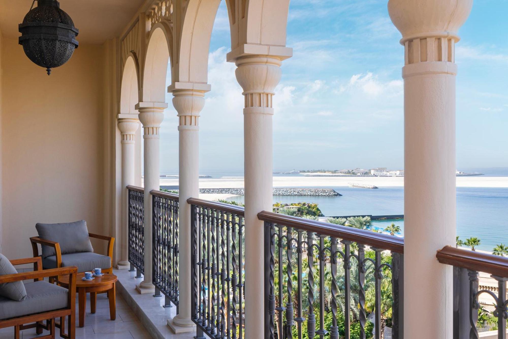 Four Seasons At Jumeirah 5*