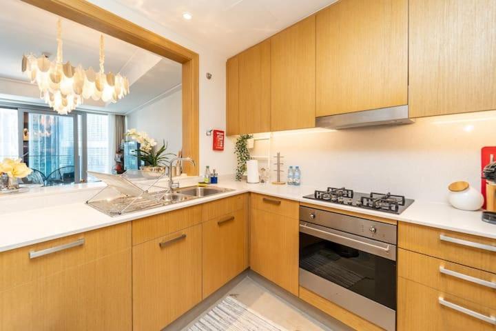 Spectacular Views Of Burj & Fountain - 2 Br Lägenhet Dubai