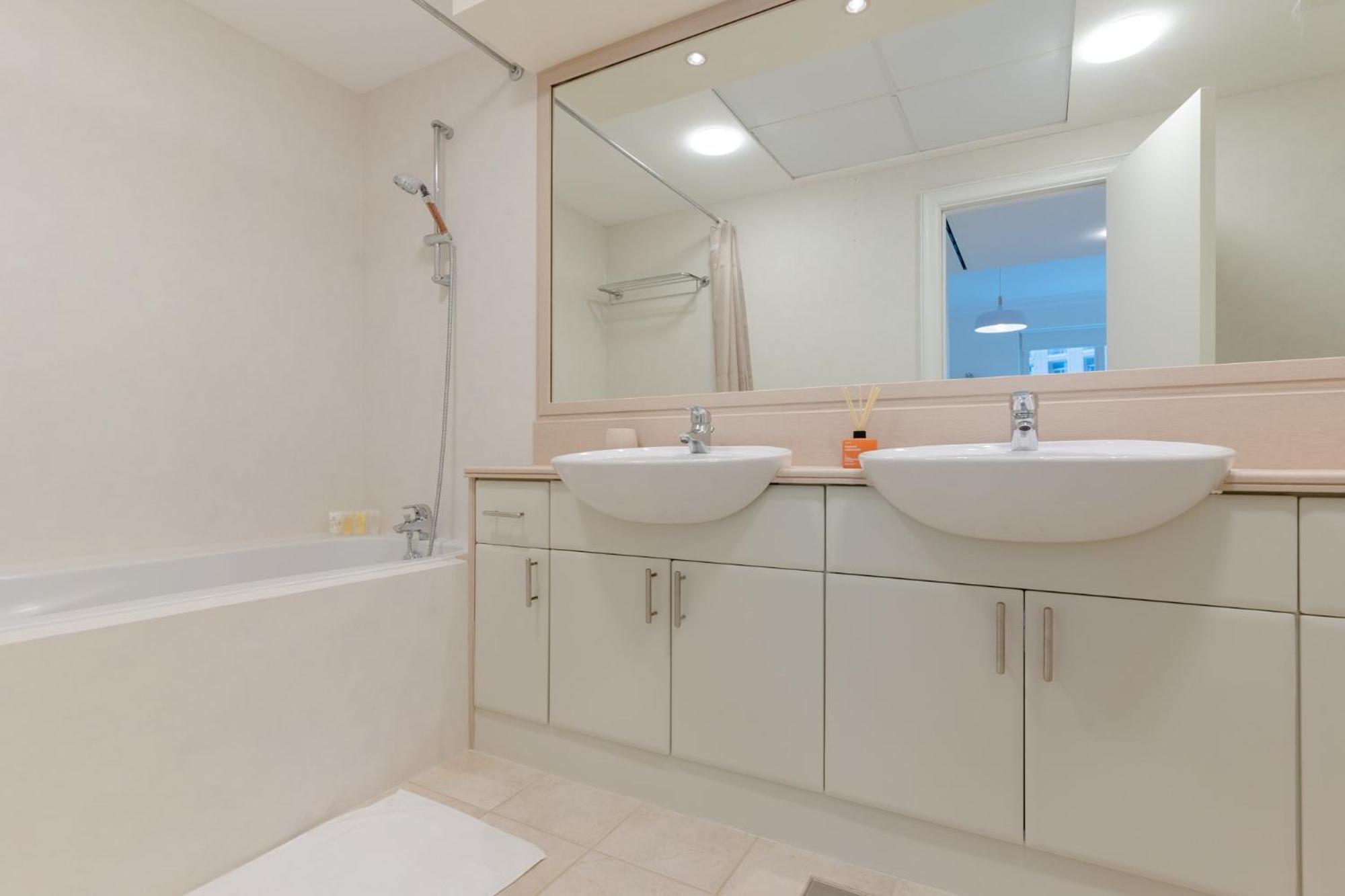 Luxfolio Retreats - Astonishing 3bhk Apartment