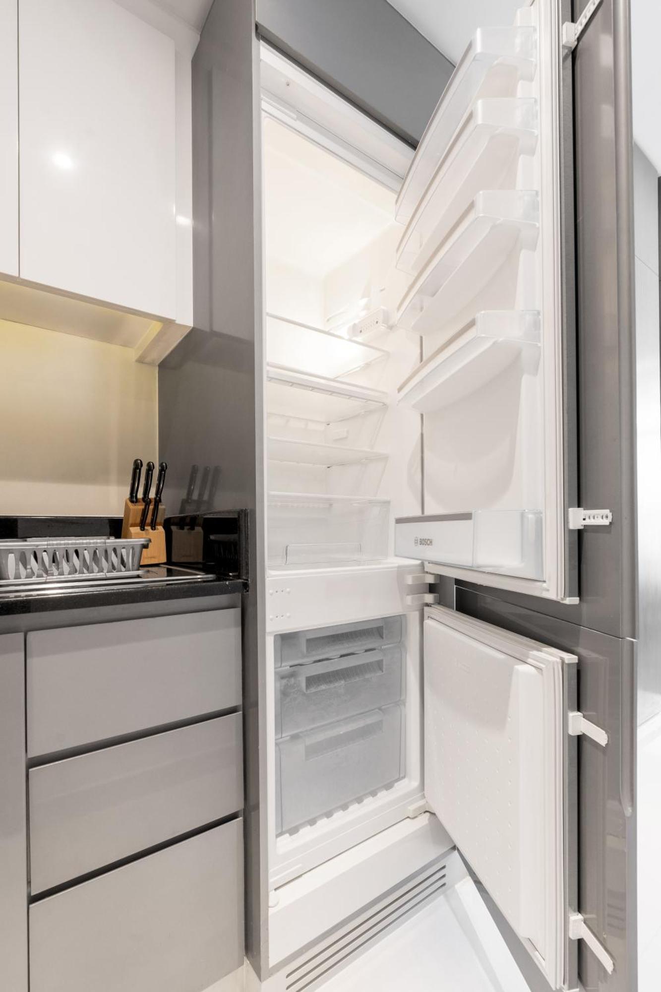 Downtown Ultra Luxury - - 5 Star Facilities- 15 Min Walk To Fountain Lägenhet *