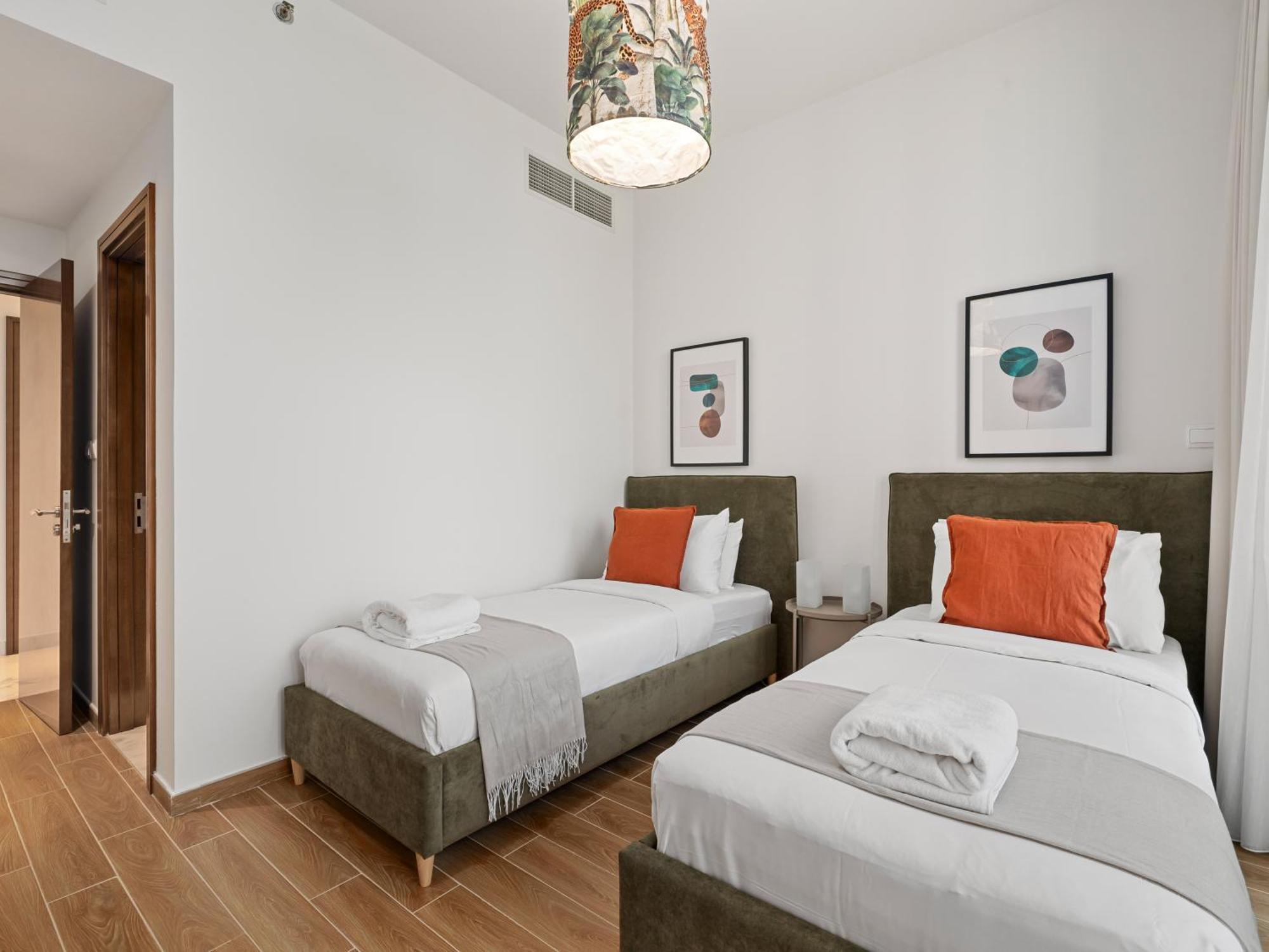 Modern With Partial Canal And Pool View Appartement *