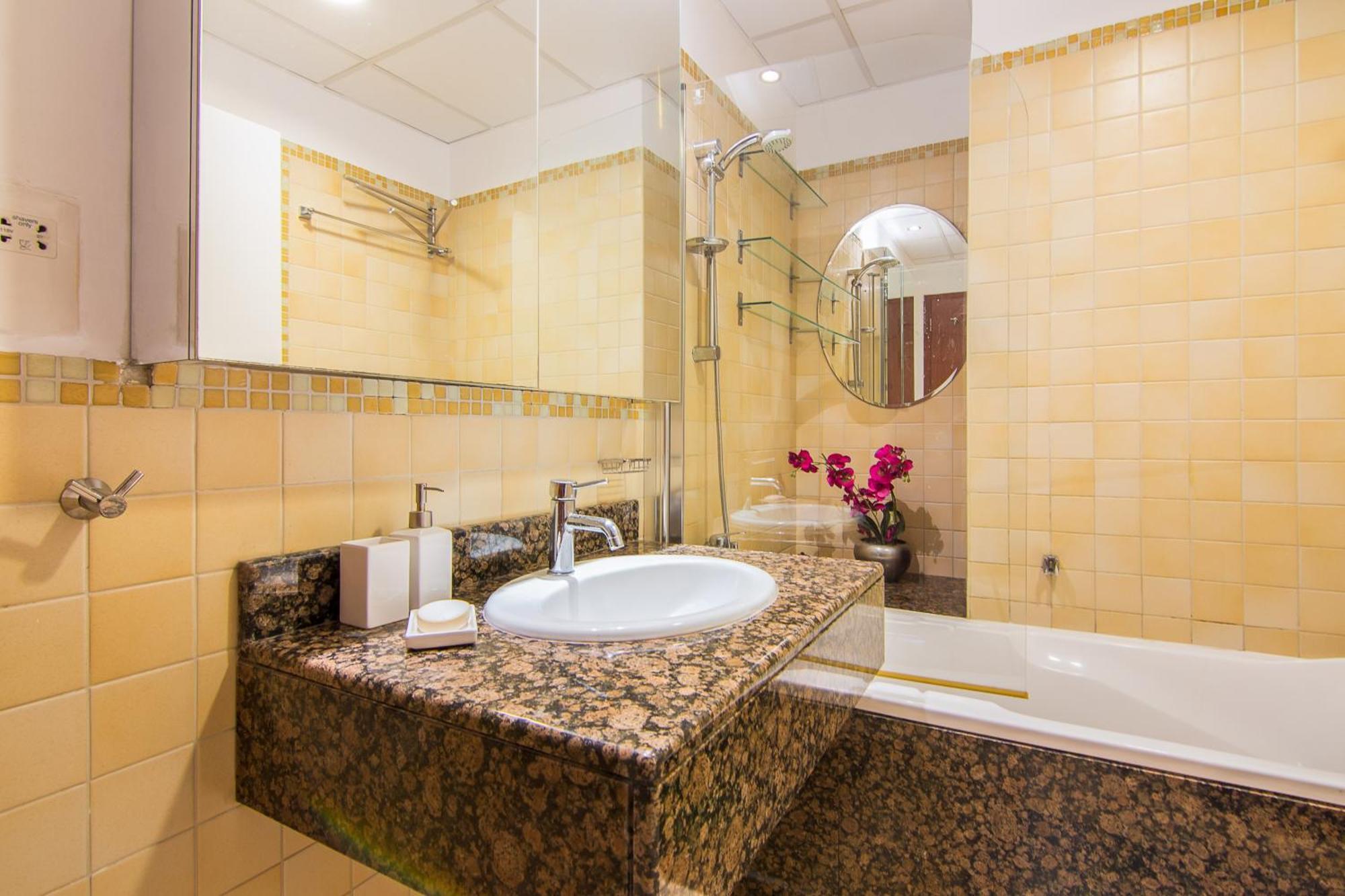 Huge 1br In Jbr Appartement *