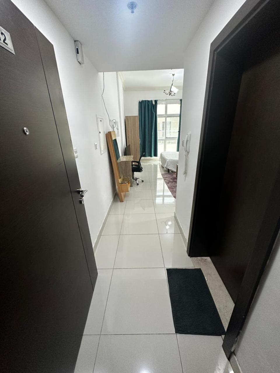 Cute And Small Partitions For Girls In Dubai- Female Guests Only فتيات فقط Apartament