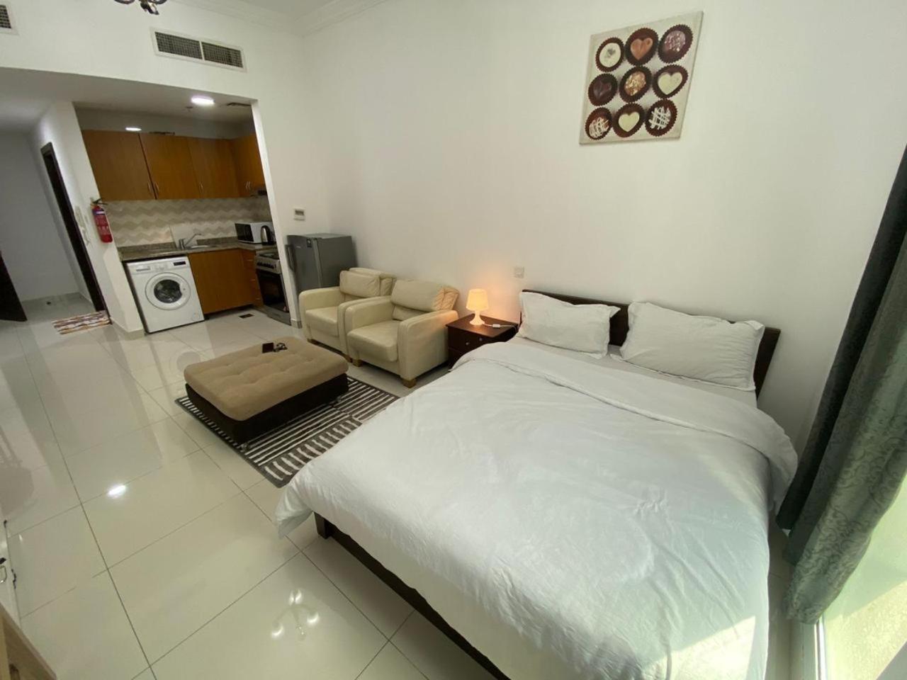 Cute And Small Partitions For Girls In Dubai- Female Guests Only فتيات فقط