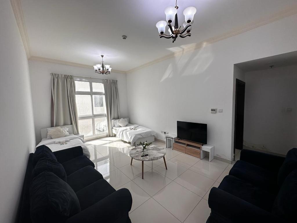 Cute And Small Partitions For Girls In Dubai- Female Guests Only فتيات فقط *