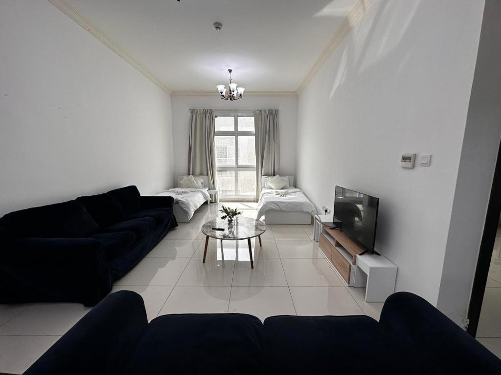 Cute And Small Partitions For Girls In Dubai- Female Guests Only فتيات فقط