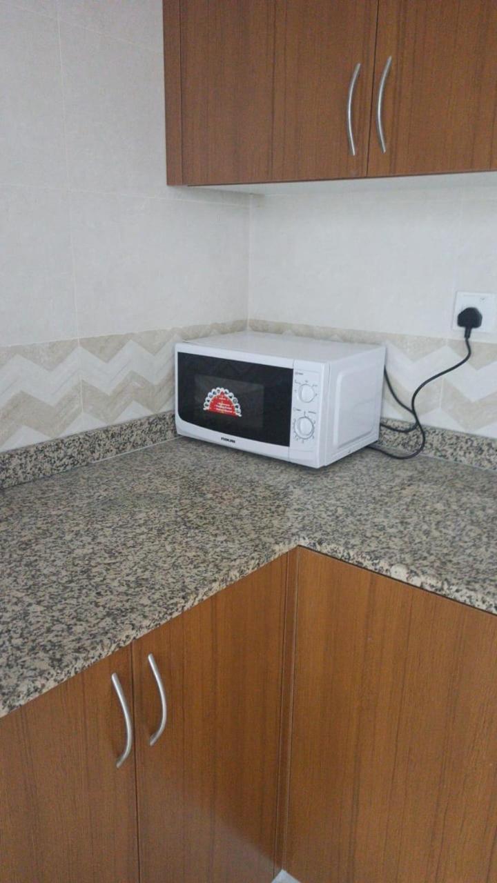 Apartamento Cute And Small Partitions For Girls In Dubai- Female Guests Only فتيات فقط *
