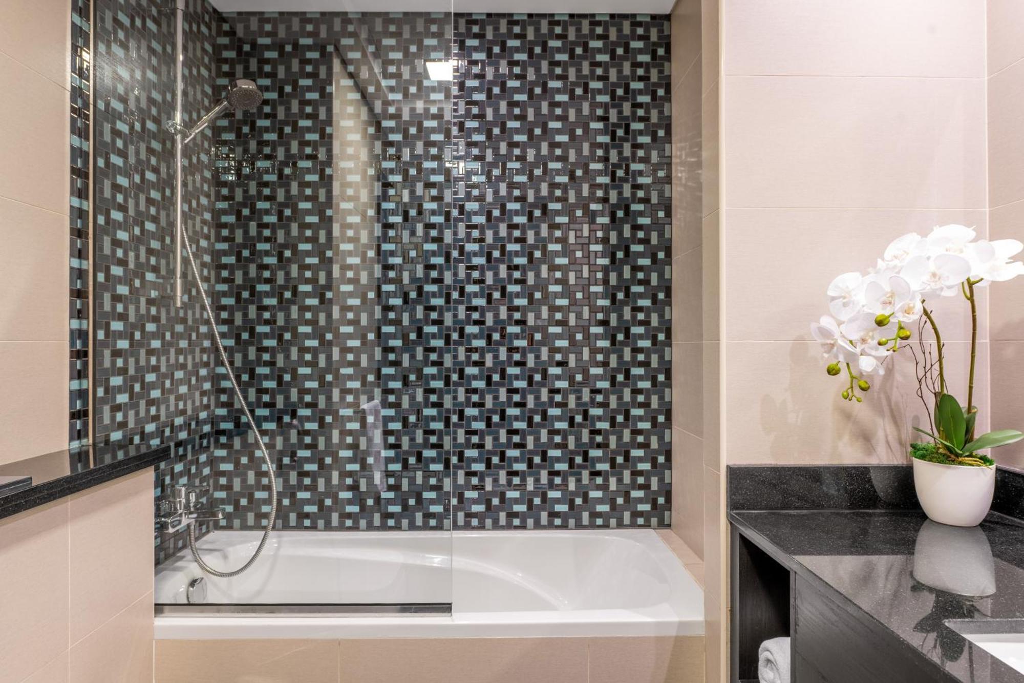 Luxury Iconic Cayan Tower - Free 5 Star Access! Dubái