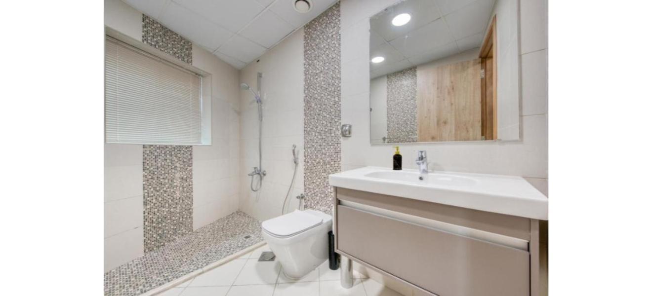 Luxurious 4-bedroom Duplex Near Jbr Lägenhet *
