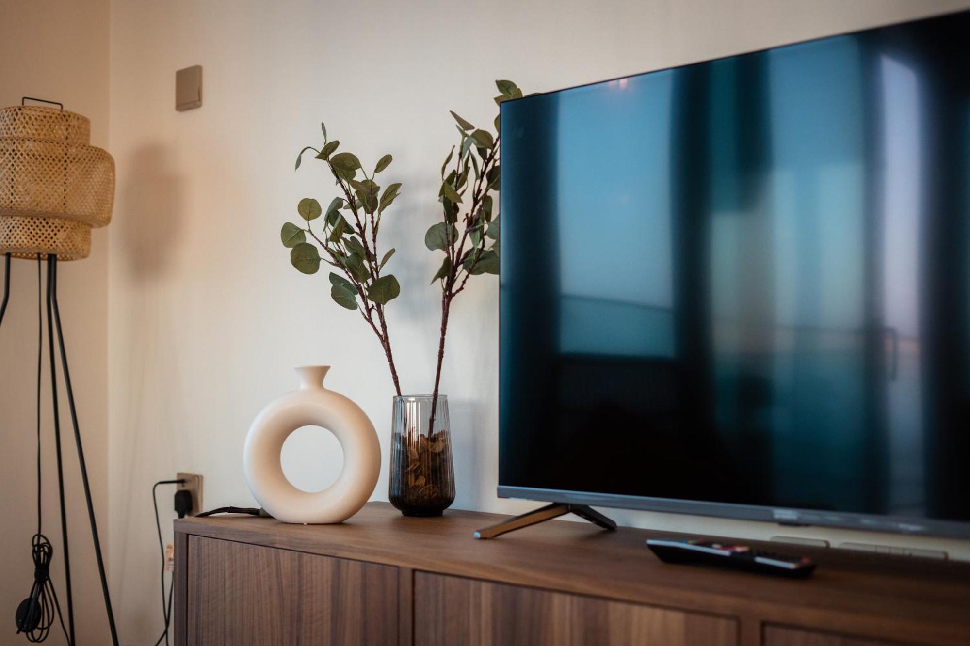 Elegant 3br With Private Beach Access Apartemen