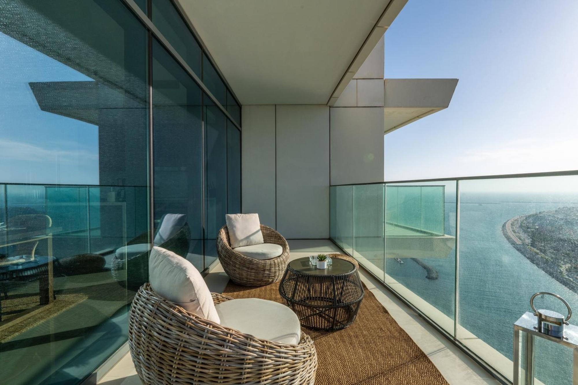Apartemen Elegant 3br With Private Beach Access Dubai
