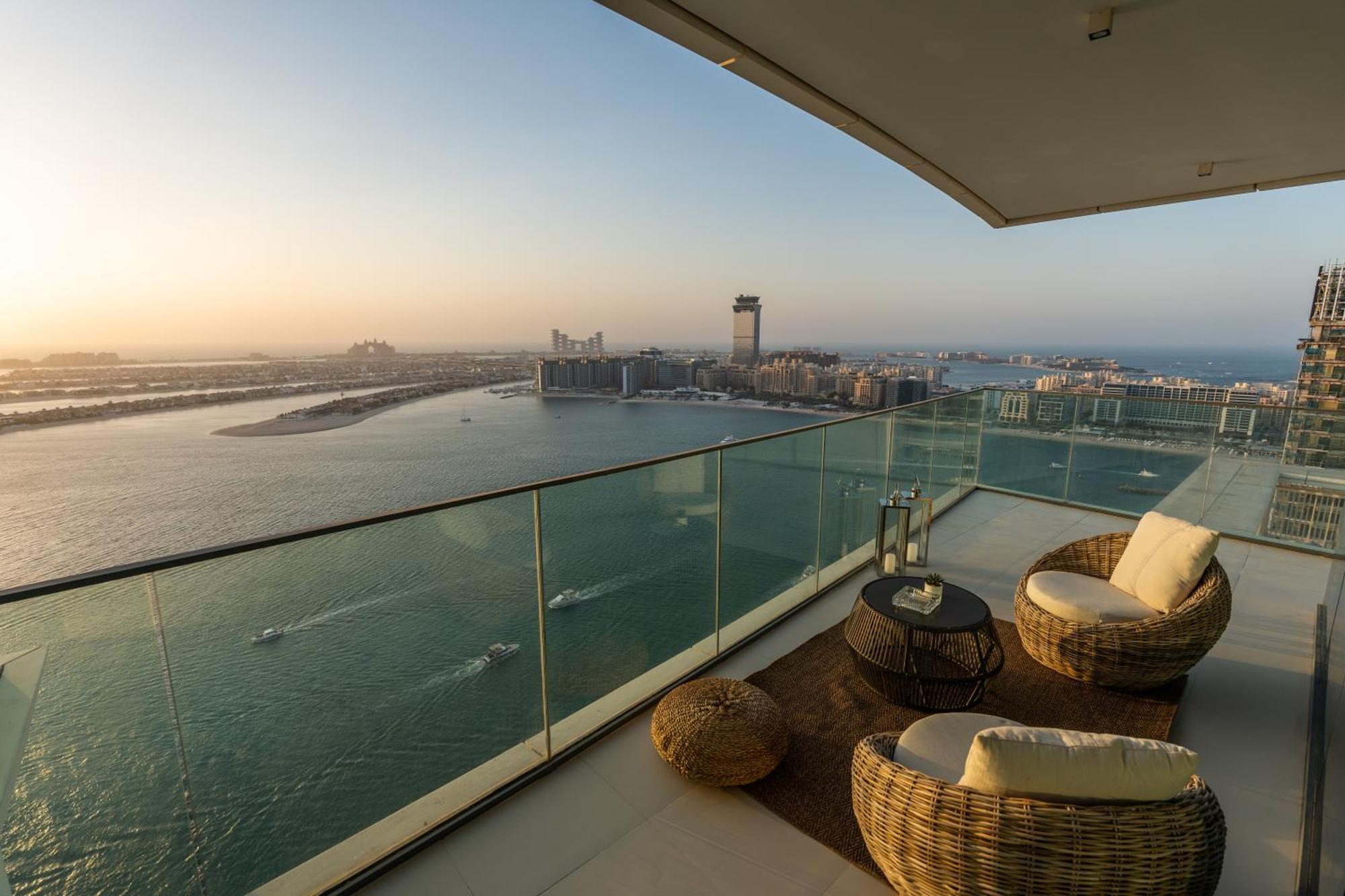 Elegant 3br With Private Beach Access Apartemen *