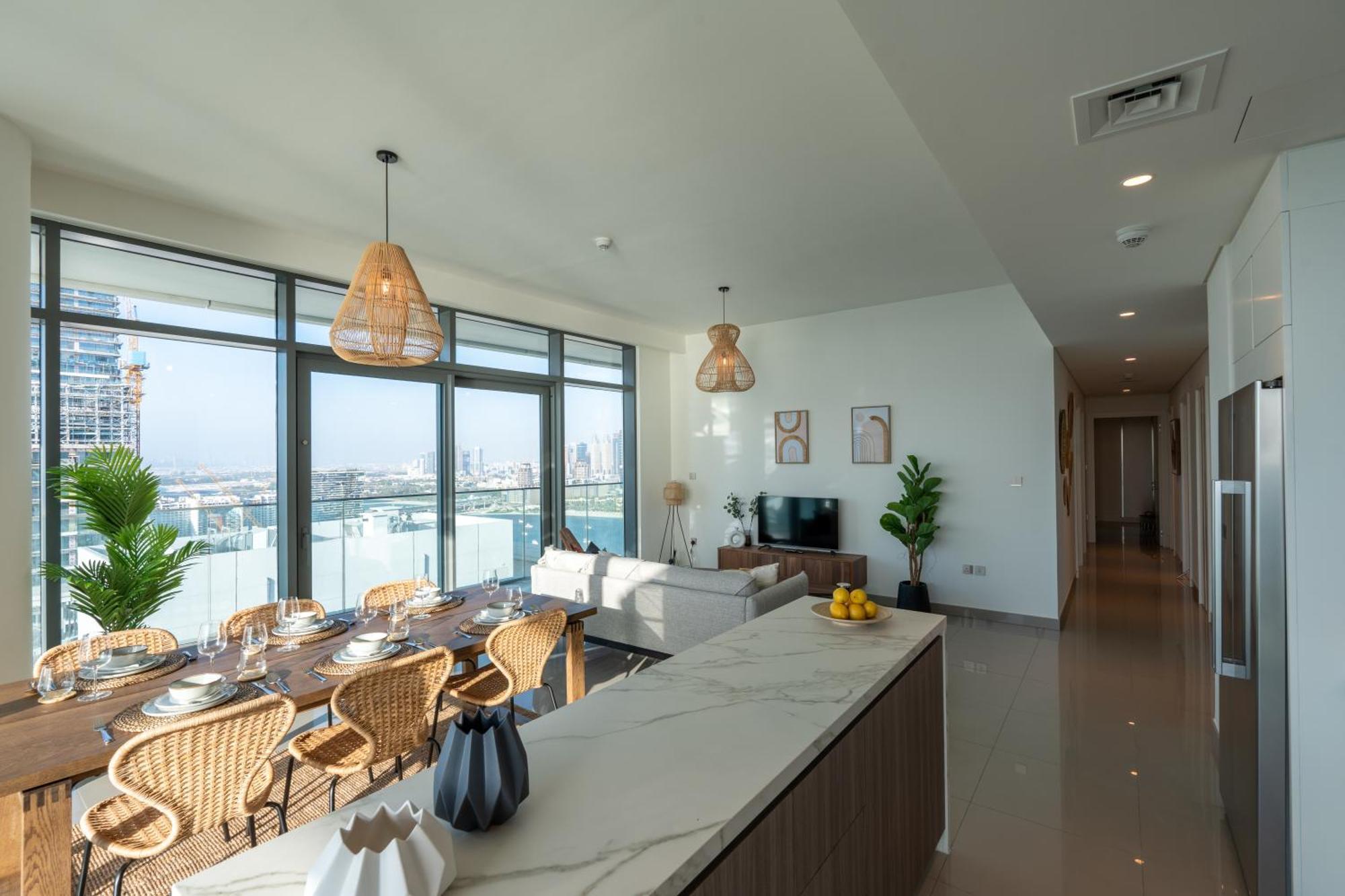 Elegant 3br With Private Beach Access Apartemen
