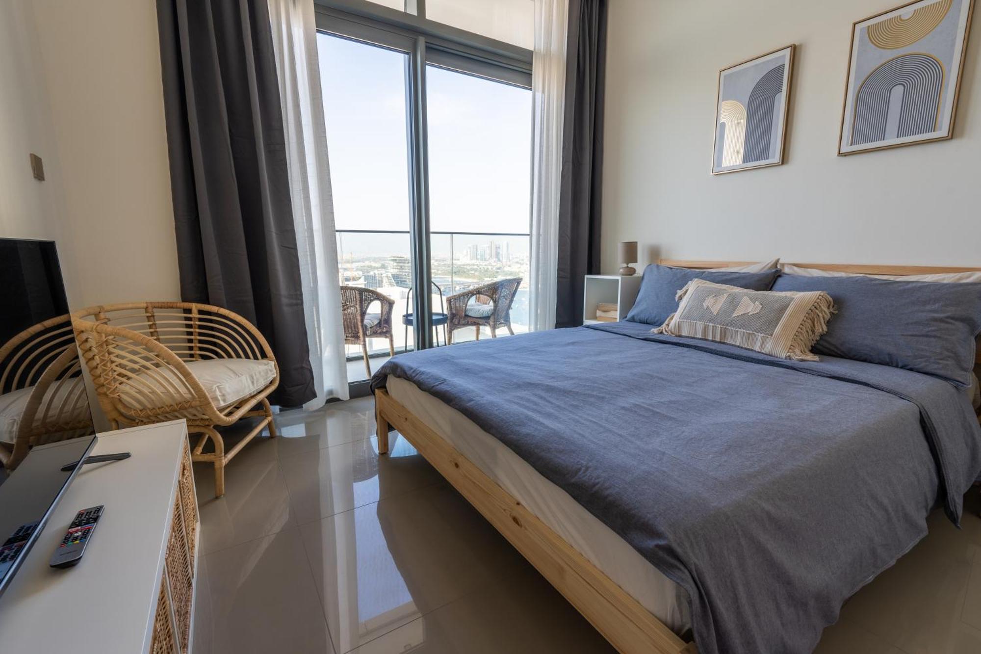 Apartemen Elegant 3br With Private Beach Access