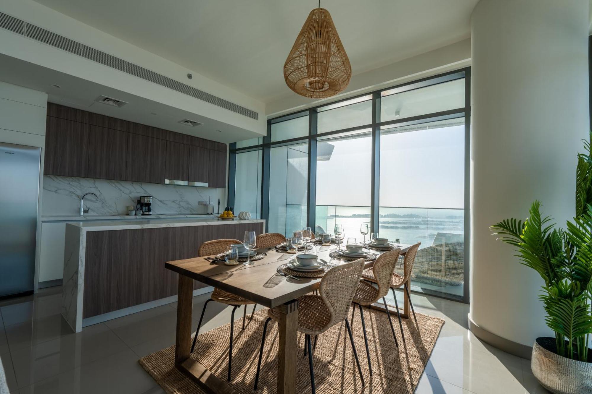 Elegant 3br With Private Beach Access Apartemen