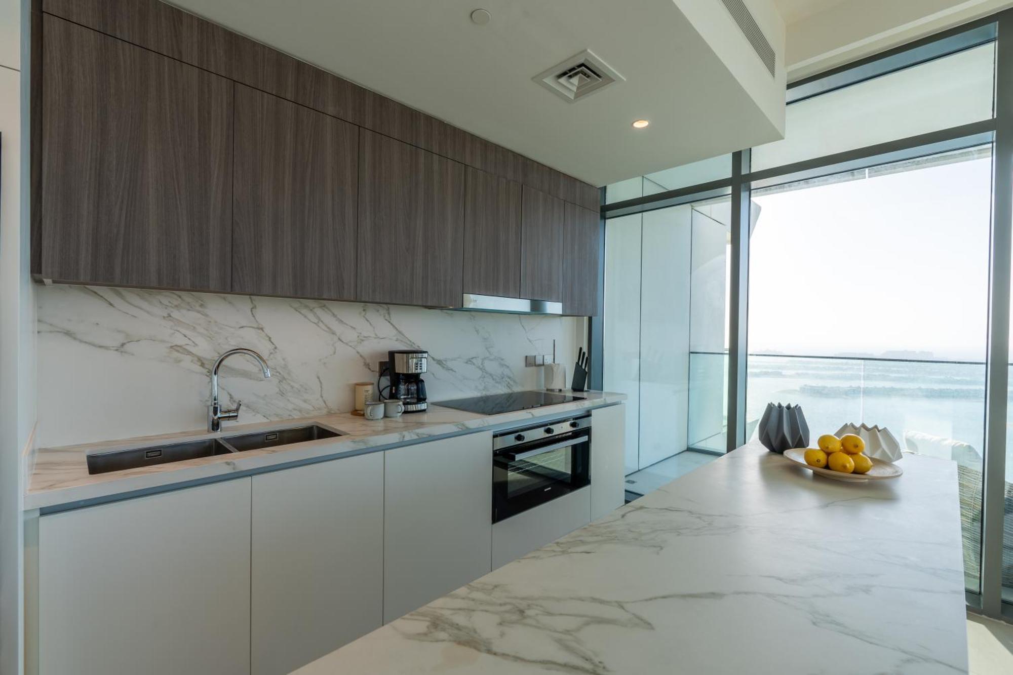 Elegant 3br With Private Beach Access Apartemen Dubai
