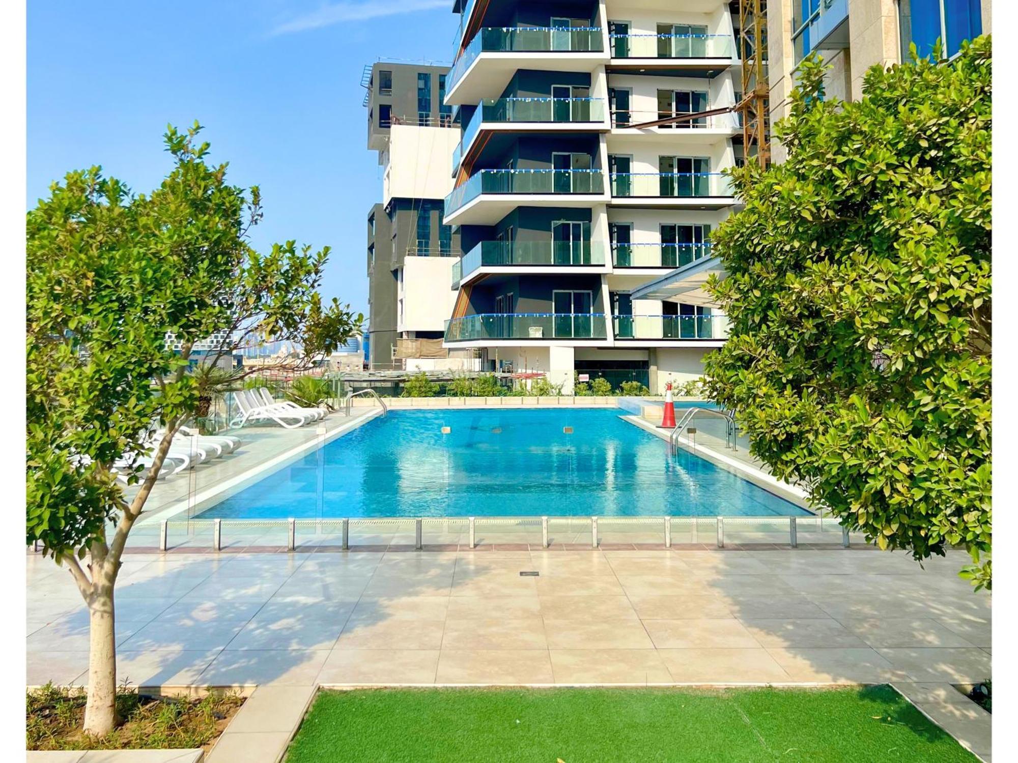 Luxury Studio - Near Mall