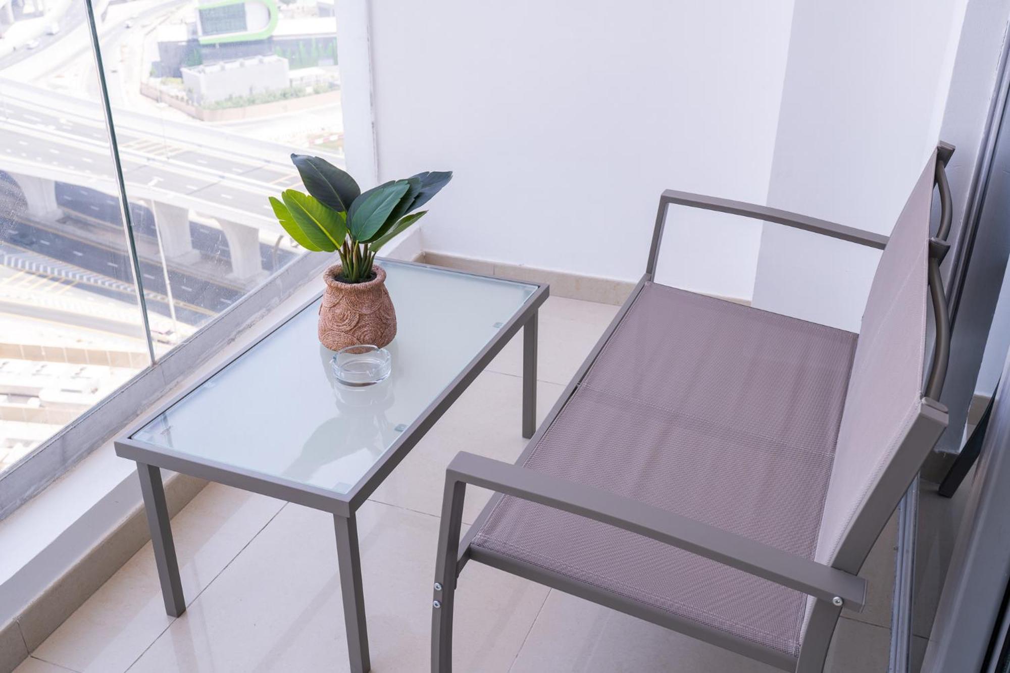 Seaside Serenity Stylish Marine-themed Appartement Dubaï