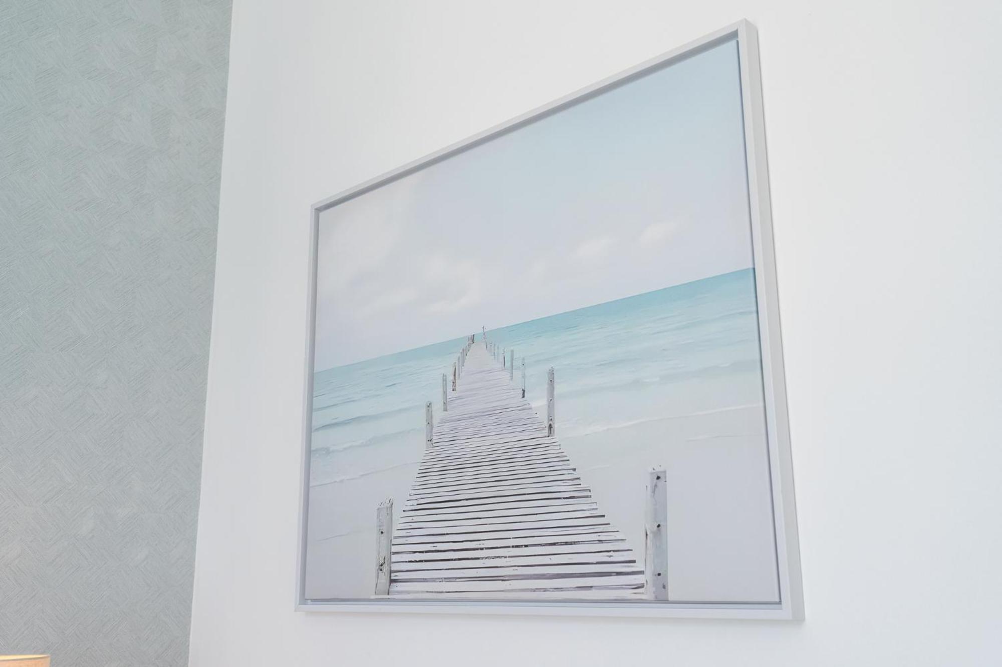 Seaside Serenity Stylish Marine-themed Appartement