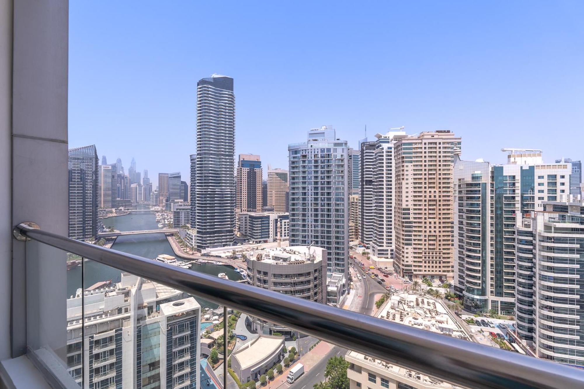 Seaside Serenity Stylish Marine-themed Apartemen