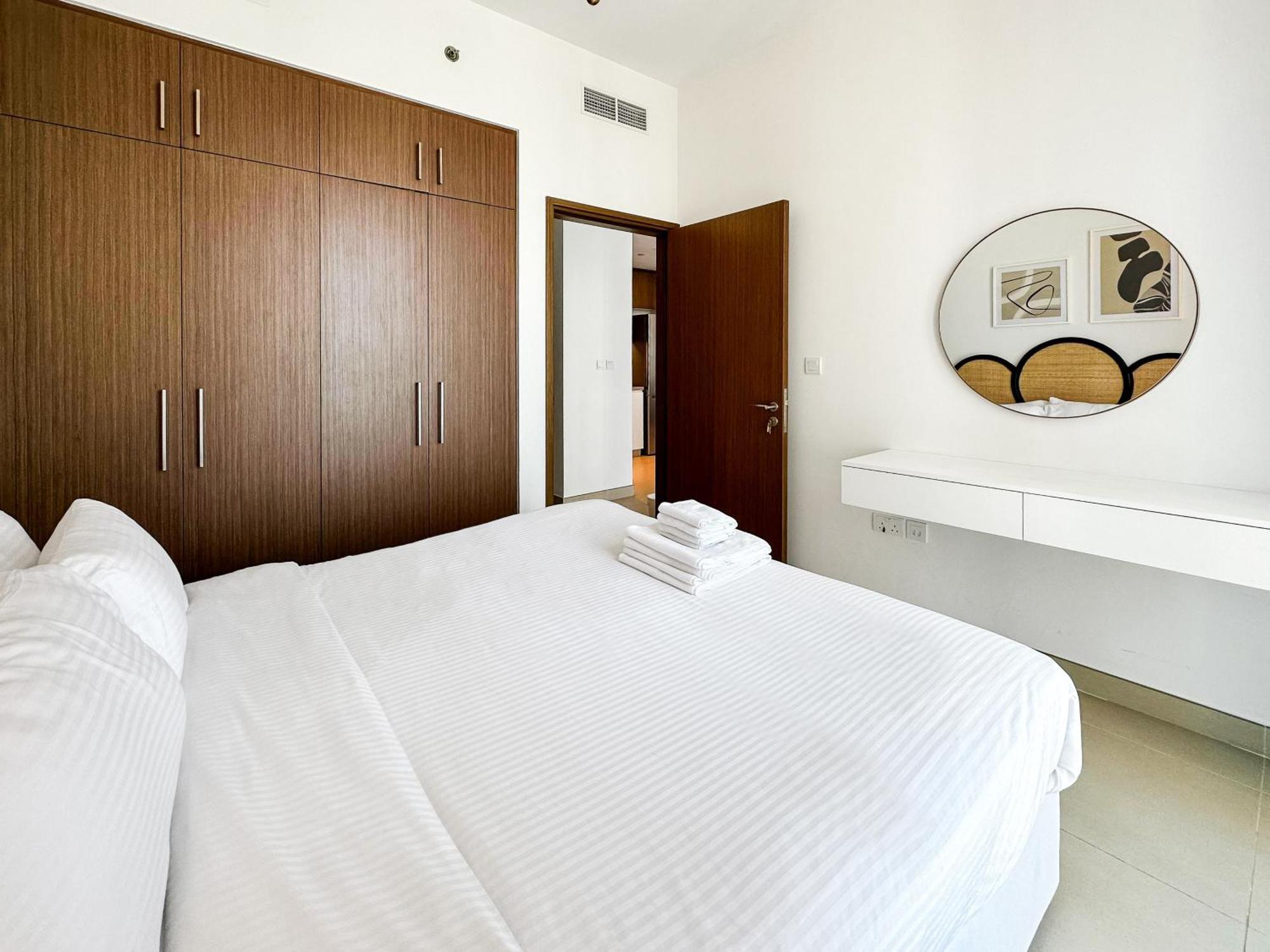 Luxury Staycation - 52 42 Emaar Tower A And B