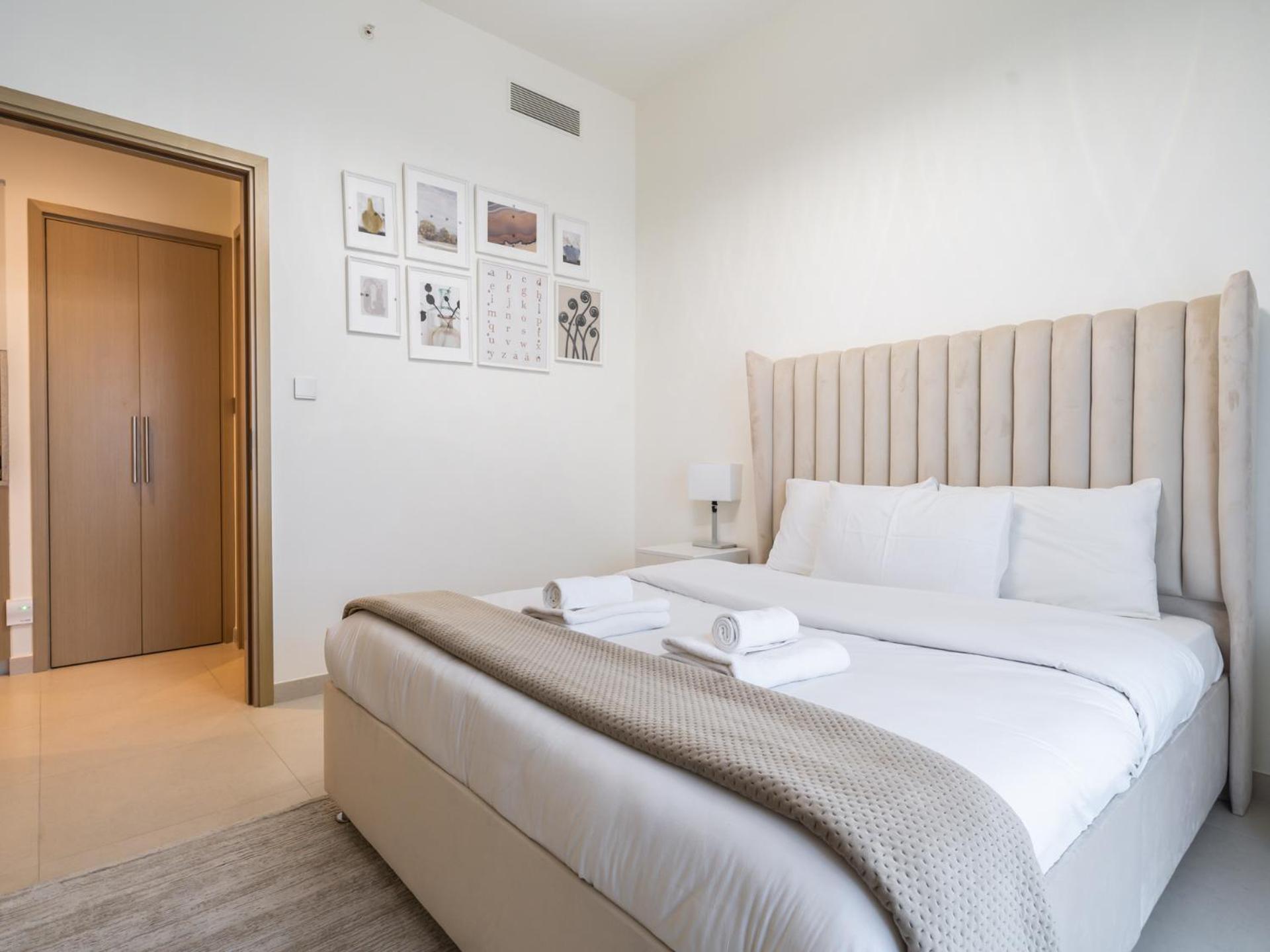 Apartamento Downtown Decadence : A 1br Urban Sanctuary Dubái