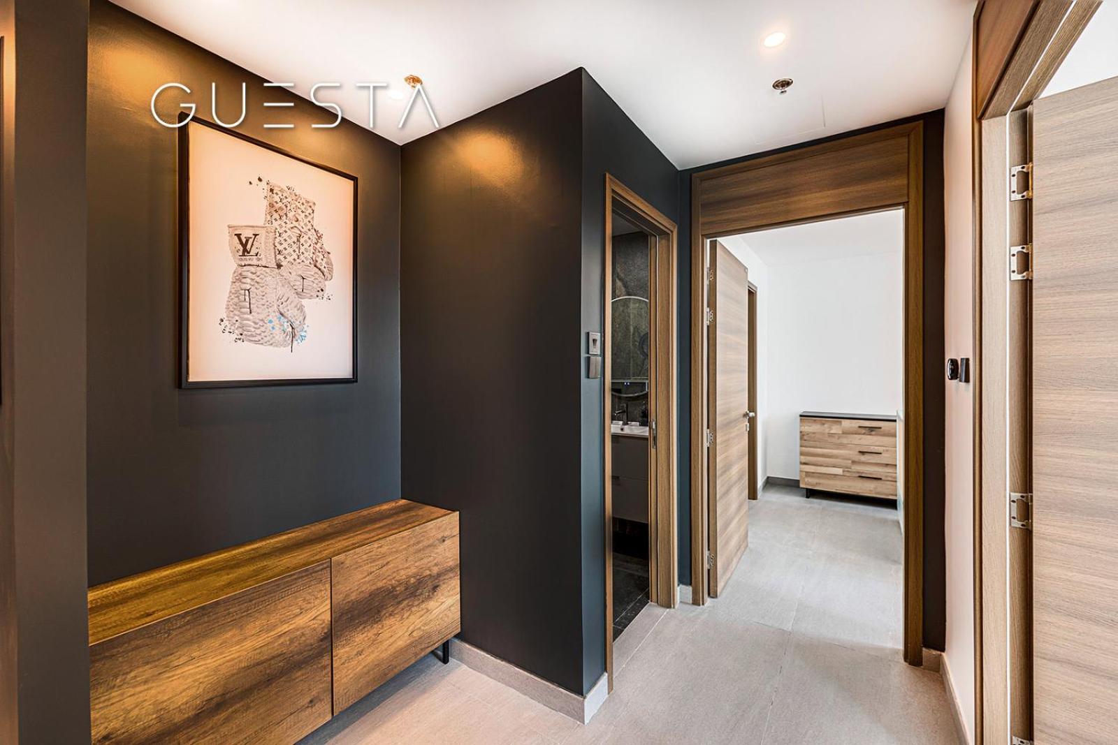 The Torch, Marina Apartamento