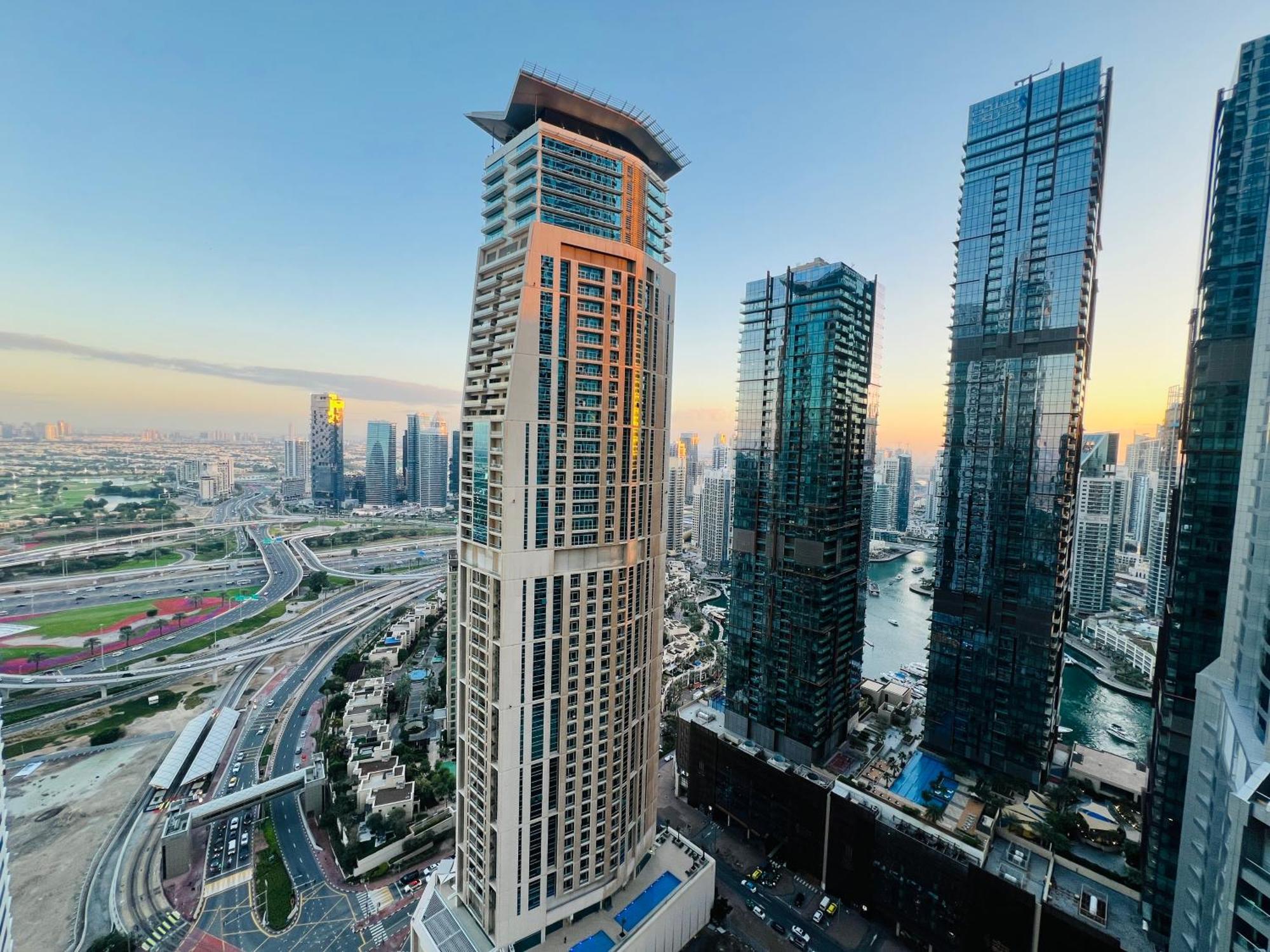 Stunning Views 1 Bedroom Flat, Near & Tram With Free Parking In Marina Dubaï
