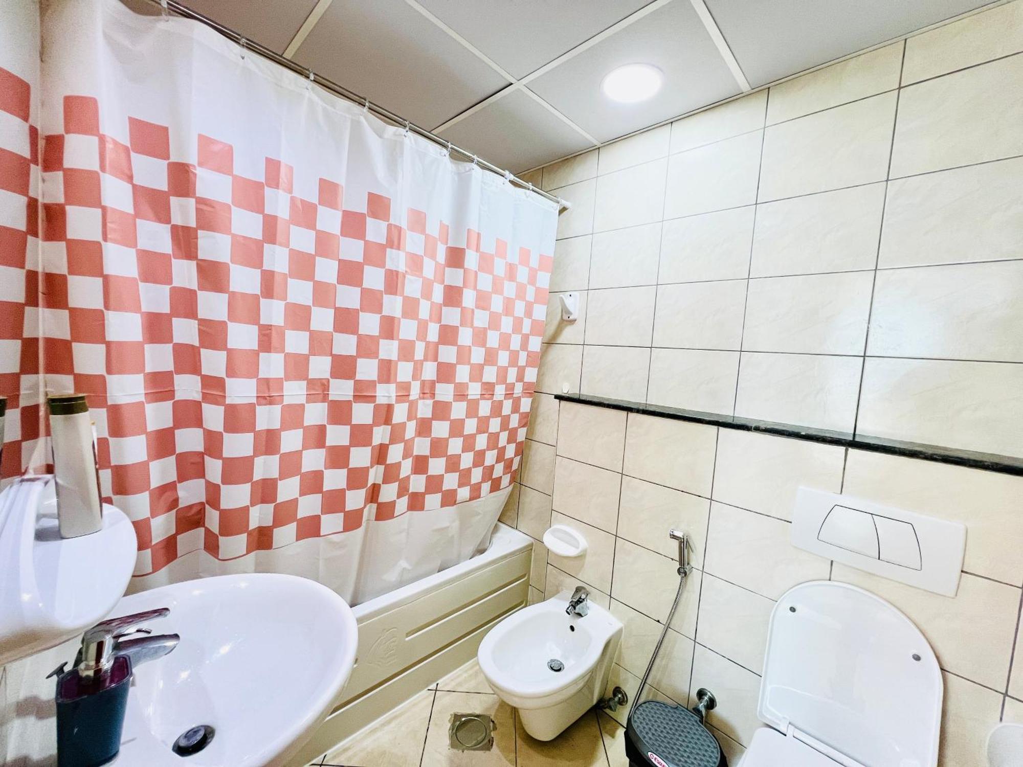 Stunning Views 1 Bedroom Flat, Near & Tram With Free Parking In Marina Appartement