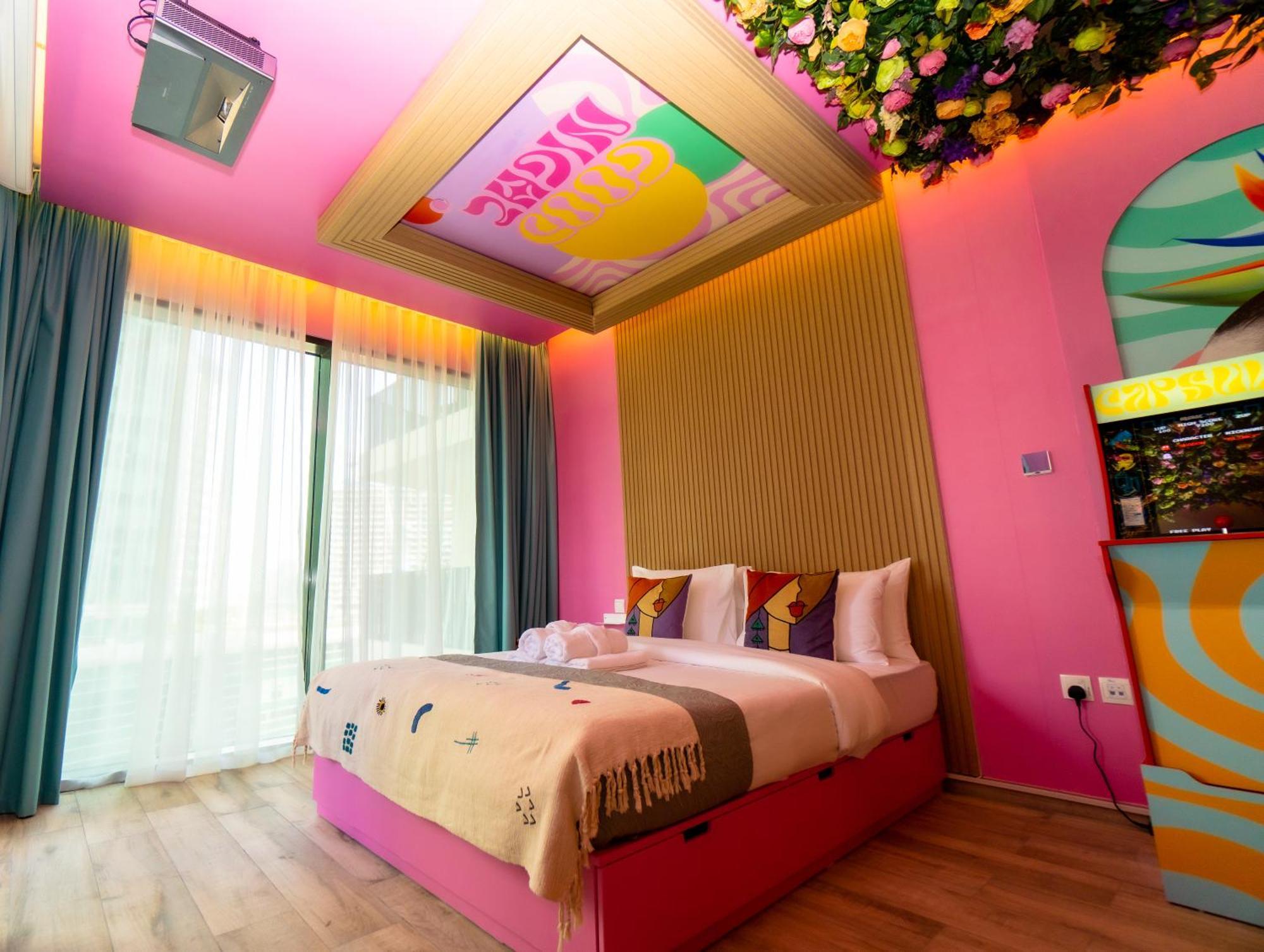 Capsule Flora Business Bay View Burj Khalifa-pool Table-game Arcade-projector-playstation 5