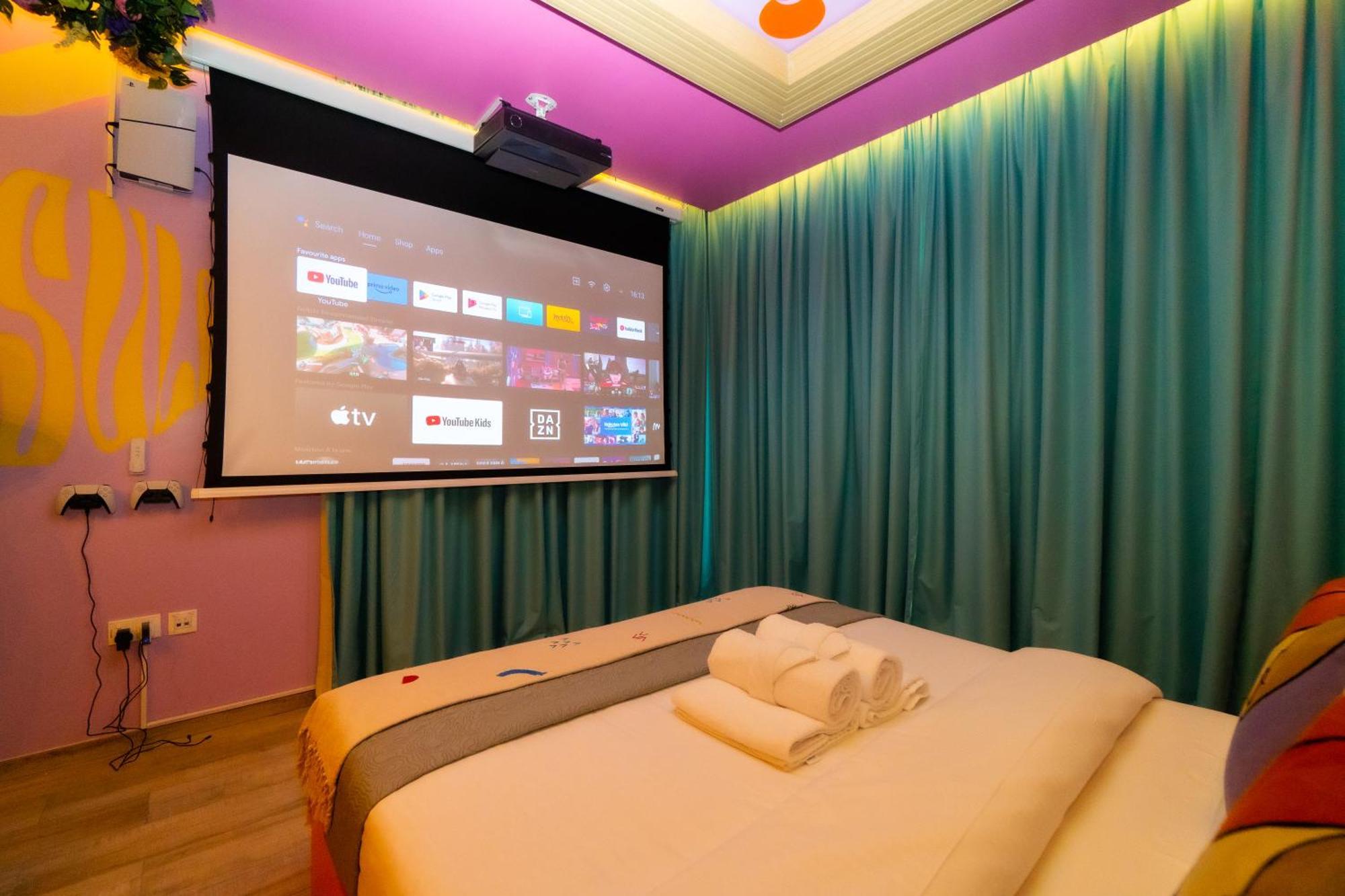 Capsule Flora Business Bay View Burj Khalifa-pool Table-game Arcade-projector-playstation 5 Apartment Dubai