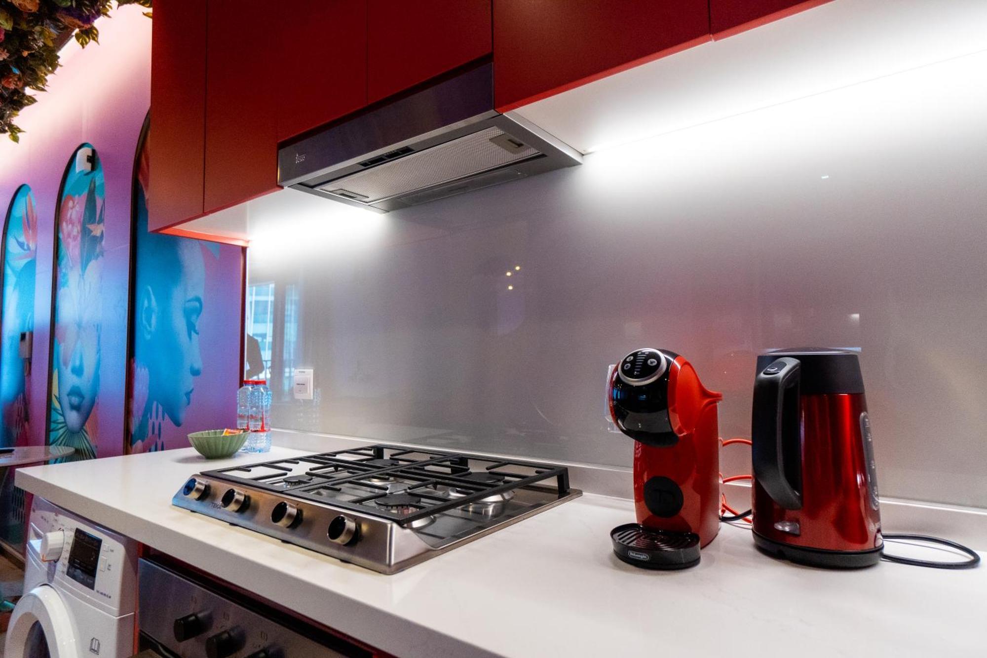 Capsule Flora Business Bay View Burj Khalifa-pool Table-game Arcade-projector-playstation 5 Apartamento