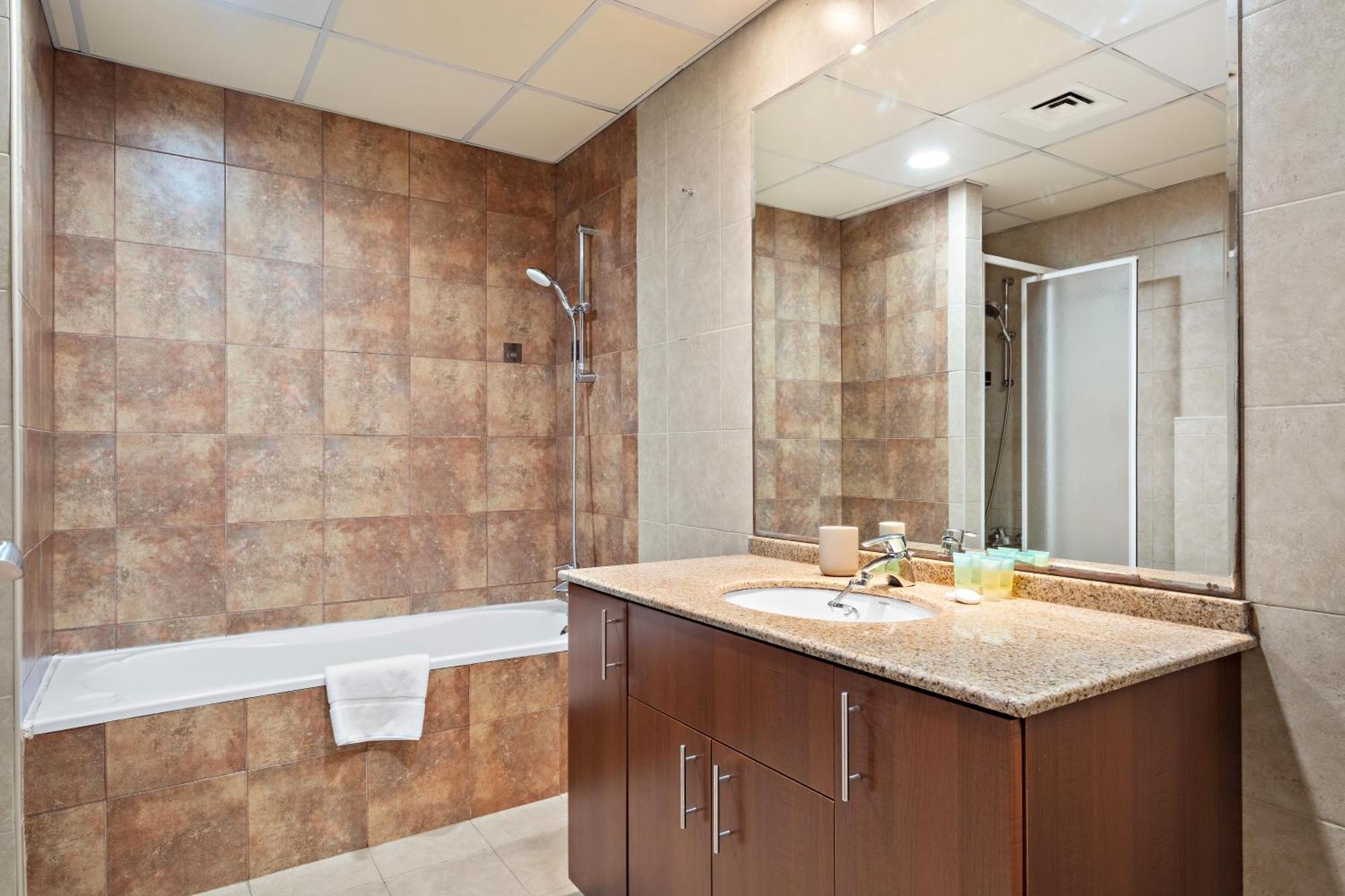 Stylish 2 Bedroom Apt With Free Parking & Fast Wifi Dubaï