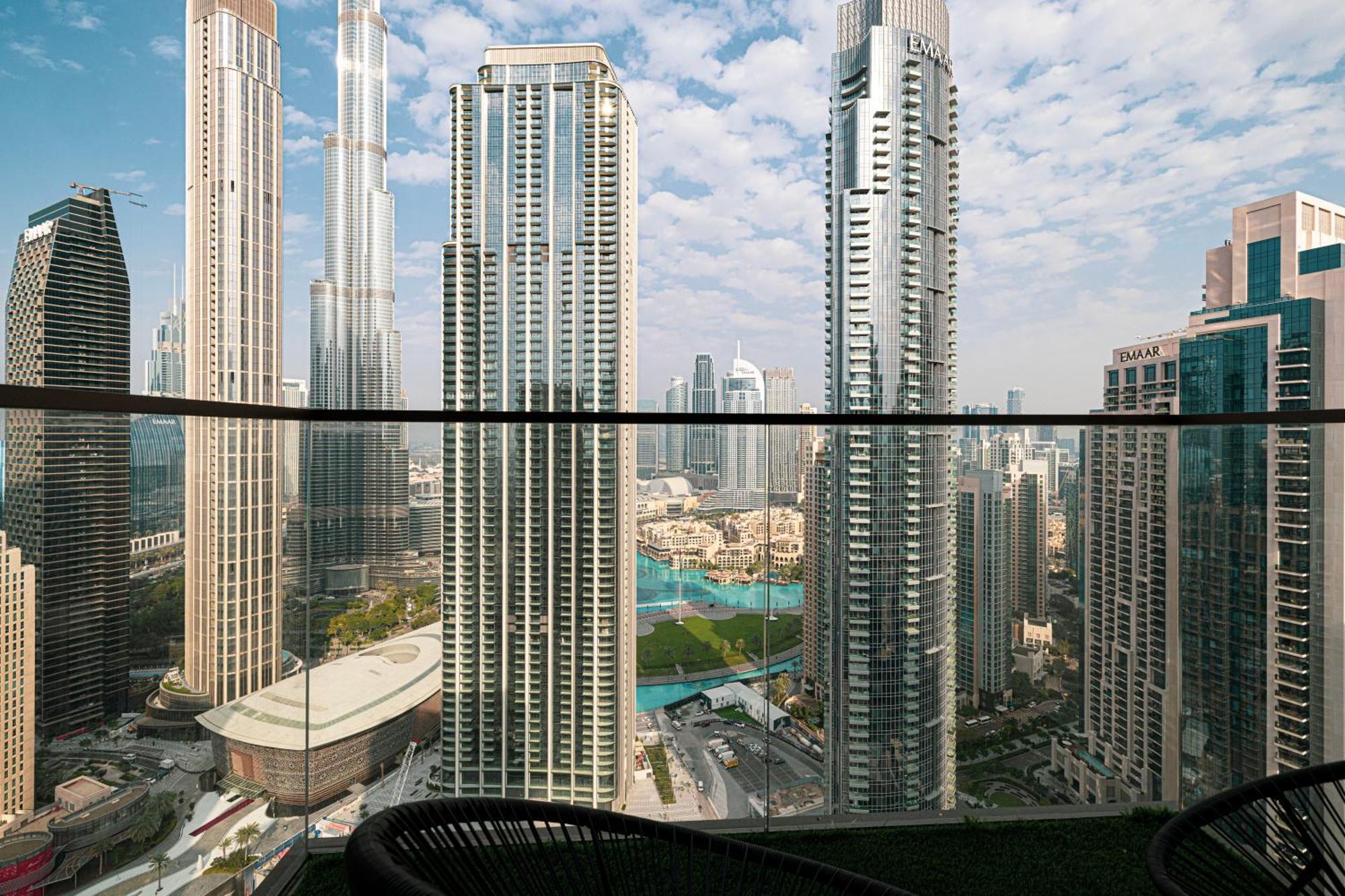 Magnificent - Luxurious 3 Bedroom With The Burj Khalifa View Apartemen Dubai