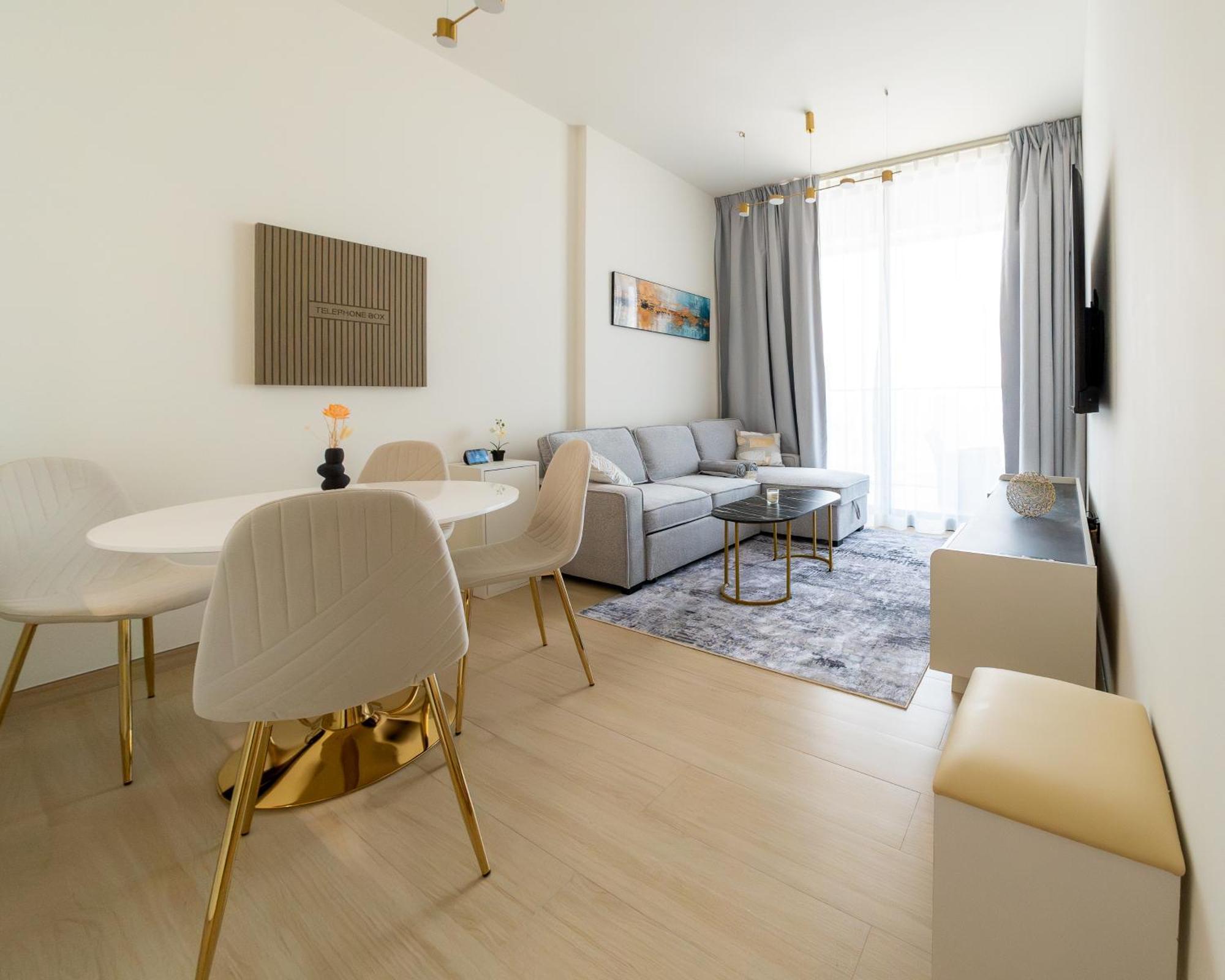 Izzzi, Binghatti Crest Apartamento
