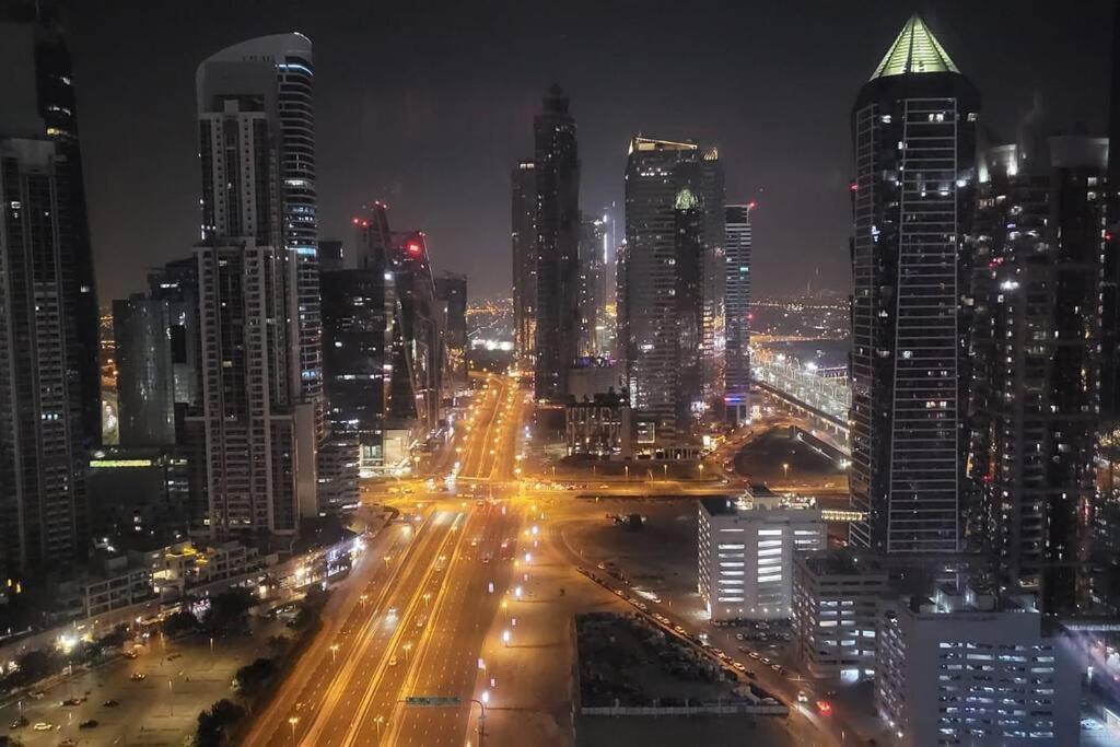 Paramount Tower -rooftop Infinty/burj Khalifa View * Dubaï