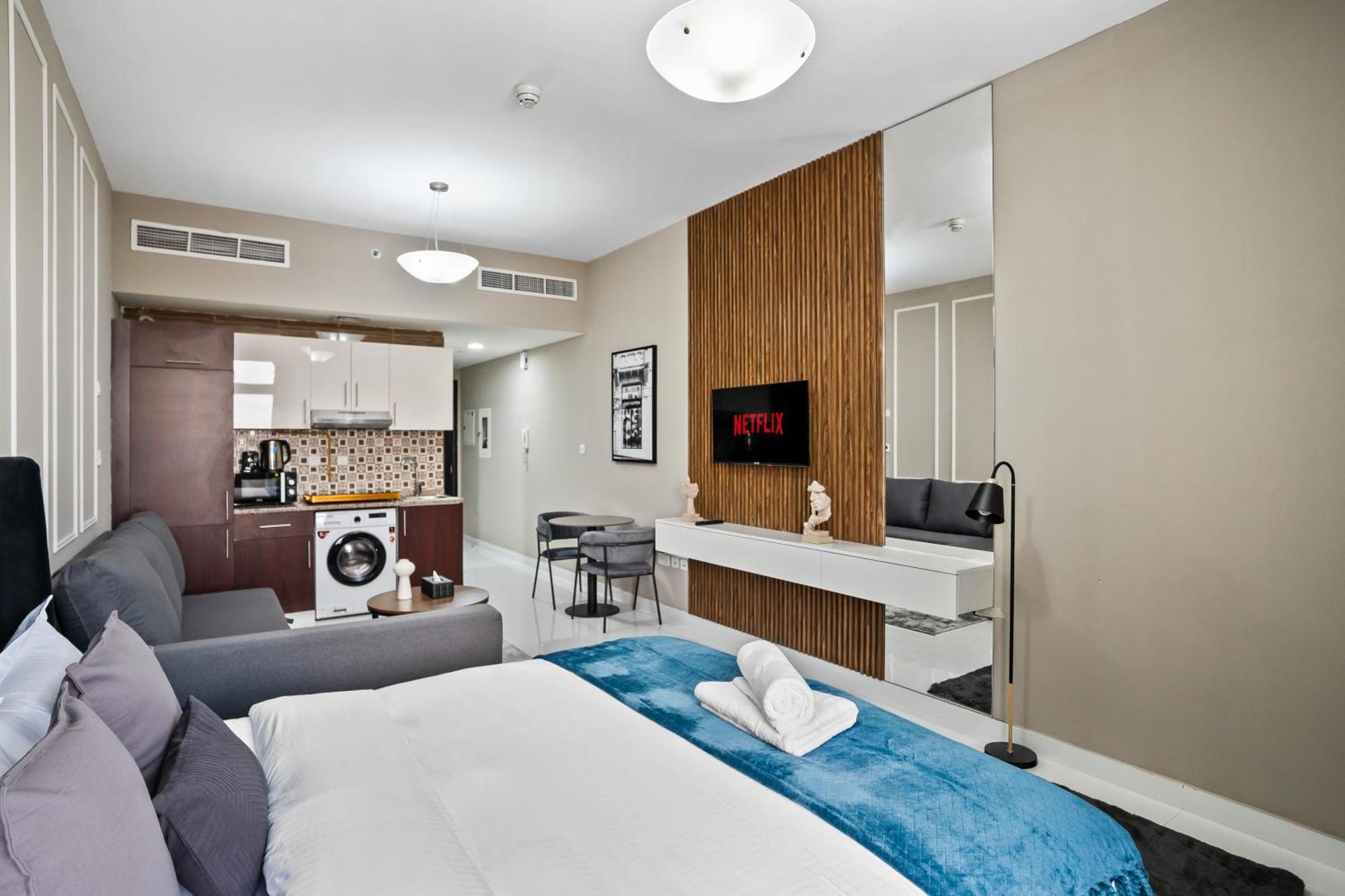 Spacious - Family Friendly Apartment