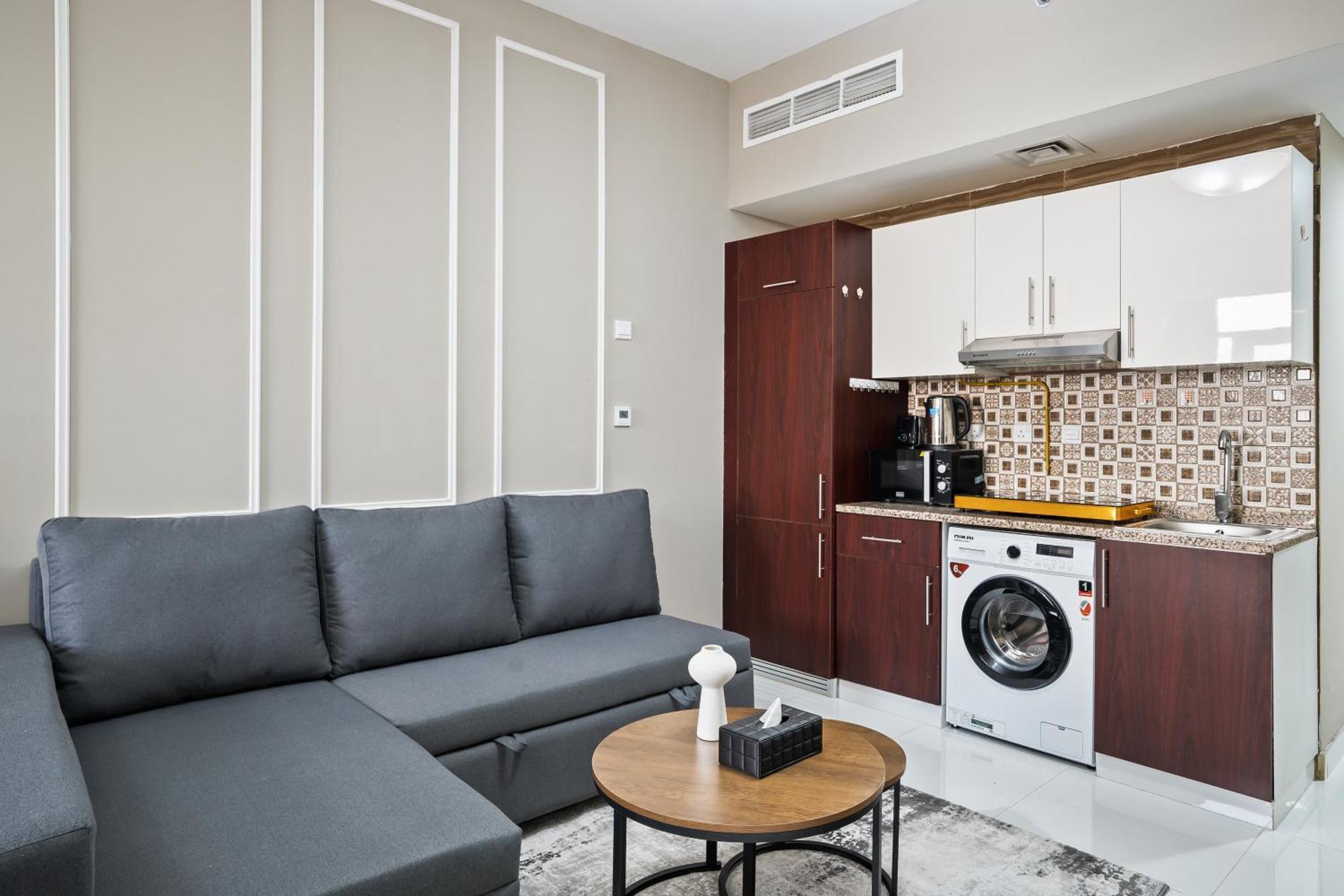 Spacious - Family Friendly Apartment