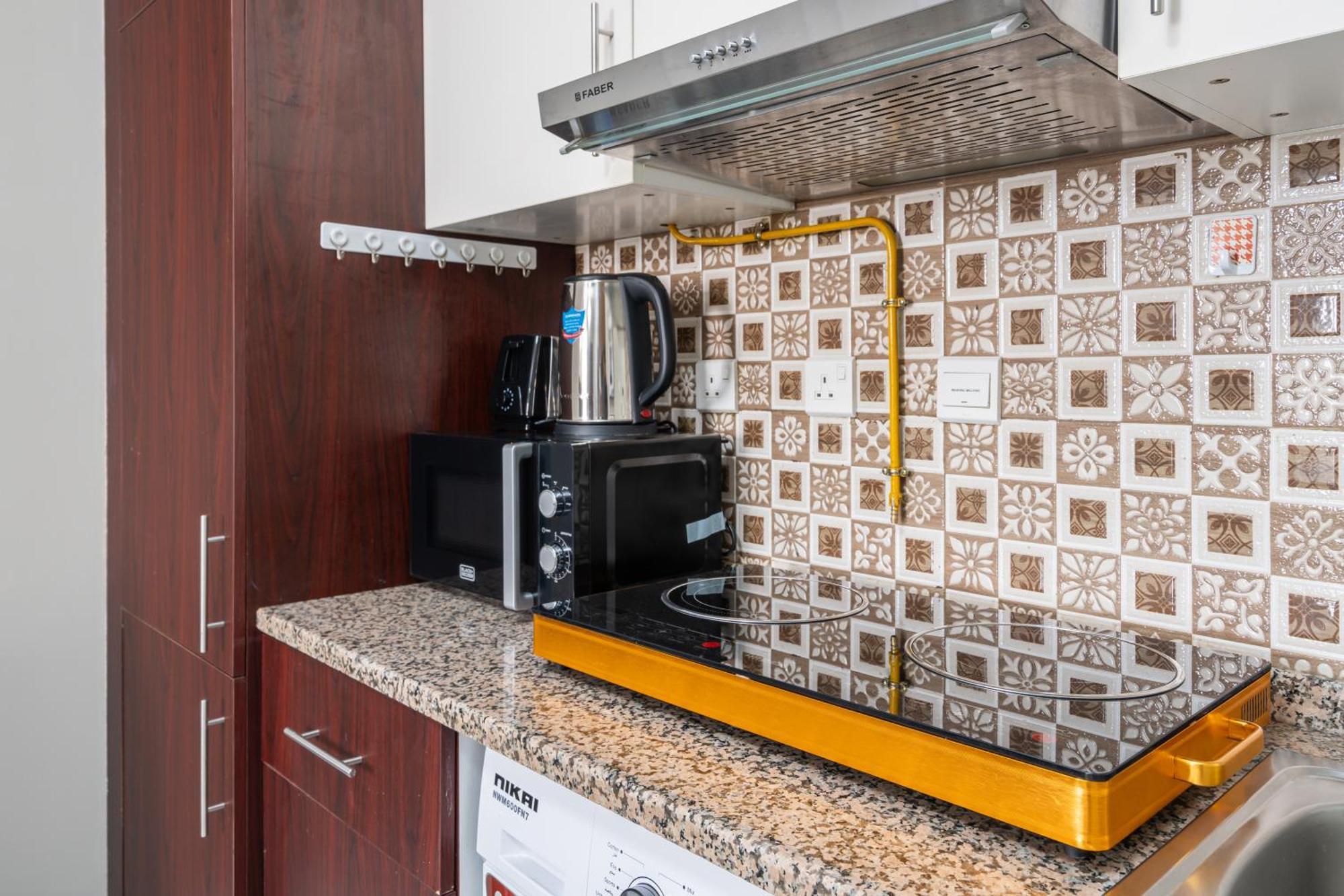 Spacious - Family Friendly Apartment