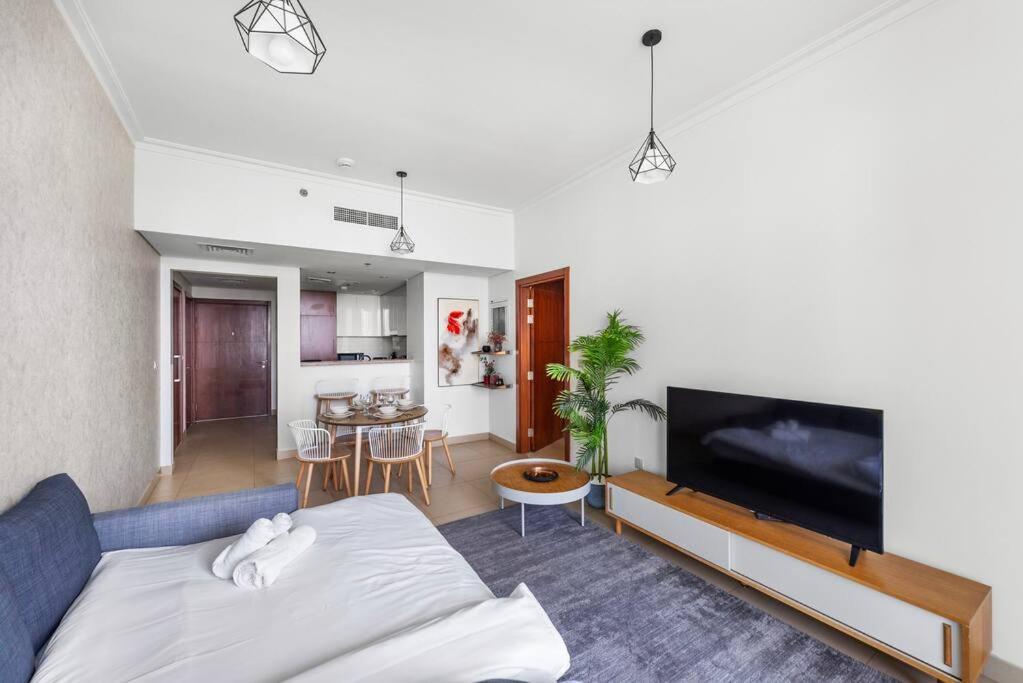 Apartemen First Class 1br Beautifully Furnished *