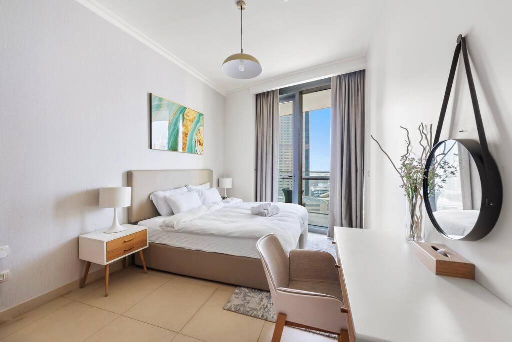 First Class 1br Beautifully Furnished Apartemen *