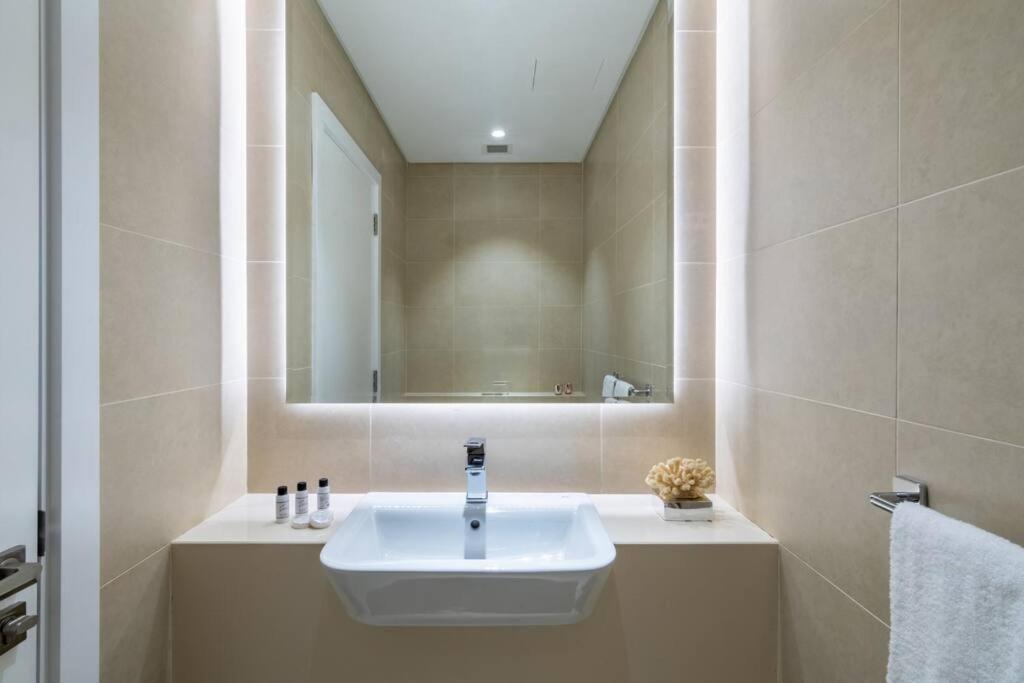 First Class 1br High Floor With Magical View Appartement *