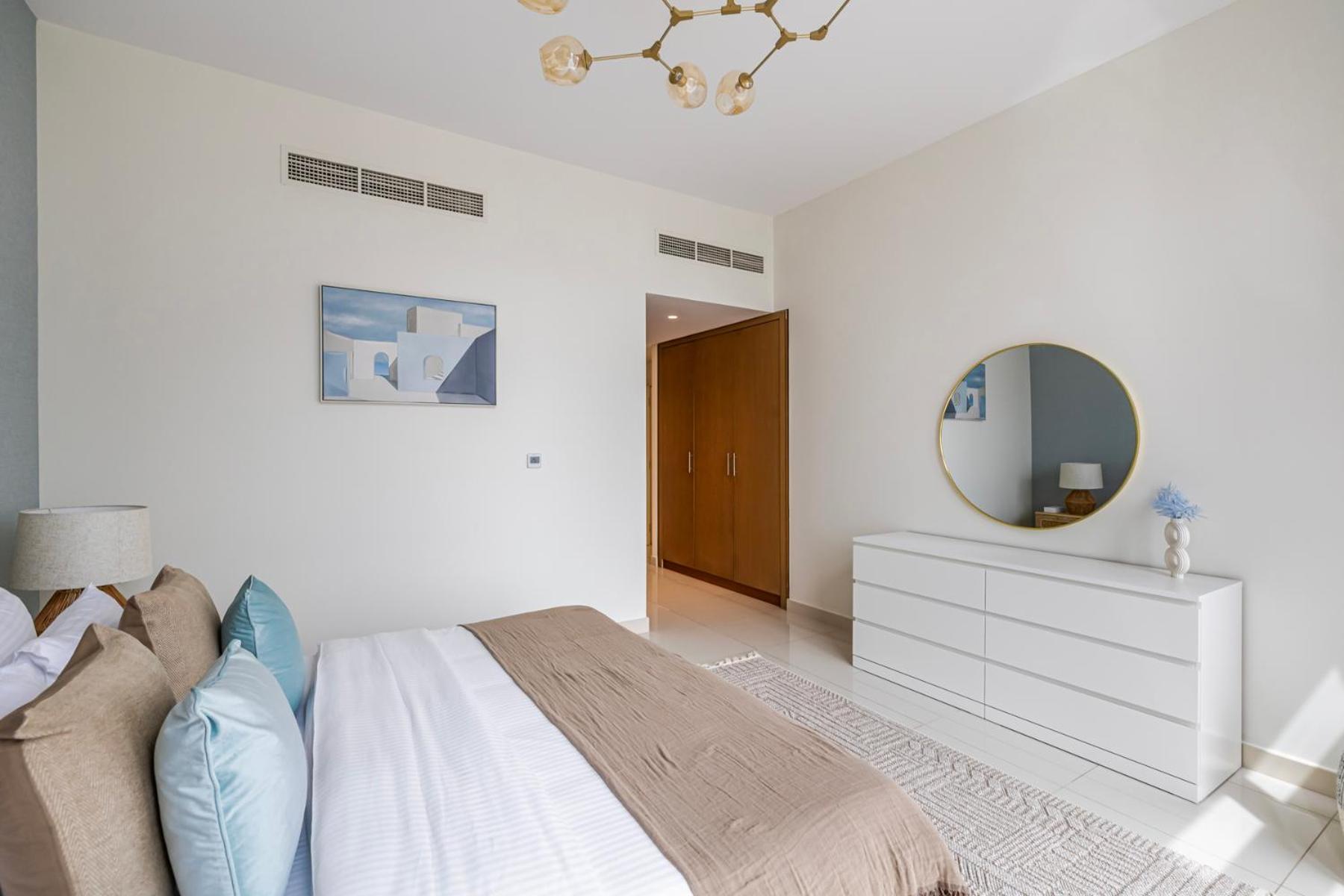 Nox Spacious 3br In Boulevard Crescent Tower Summer * Dubái
