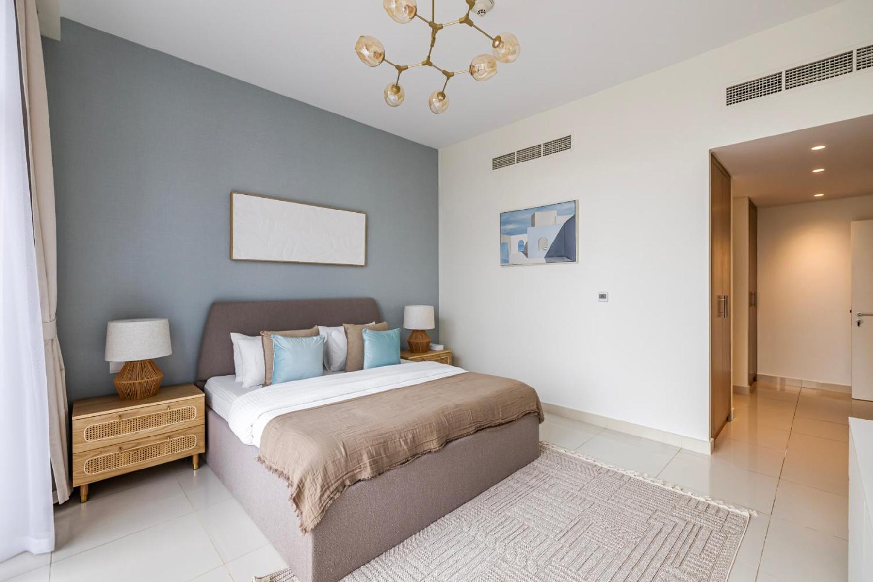 Nox Spacious 3br In Boulevard Crescent Tower Summer *