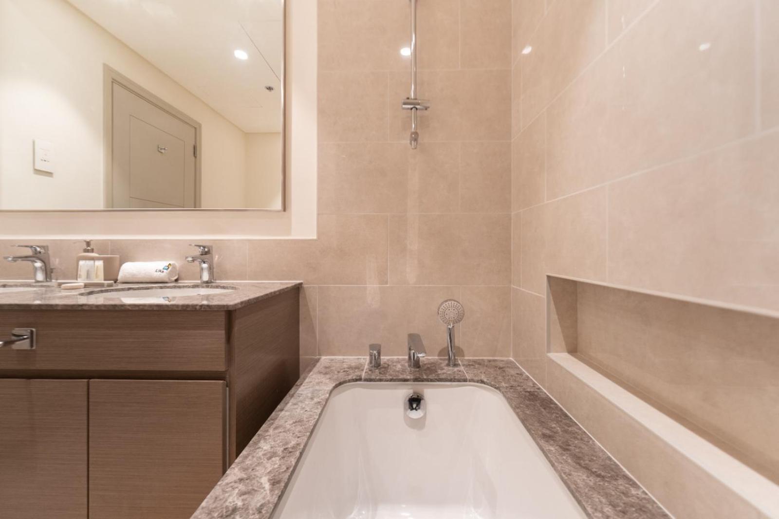 Charming In Downtown Just Steps From Burj Khalifa & Mall By Bhavan Appartamento