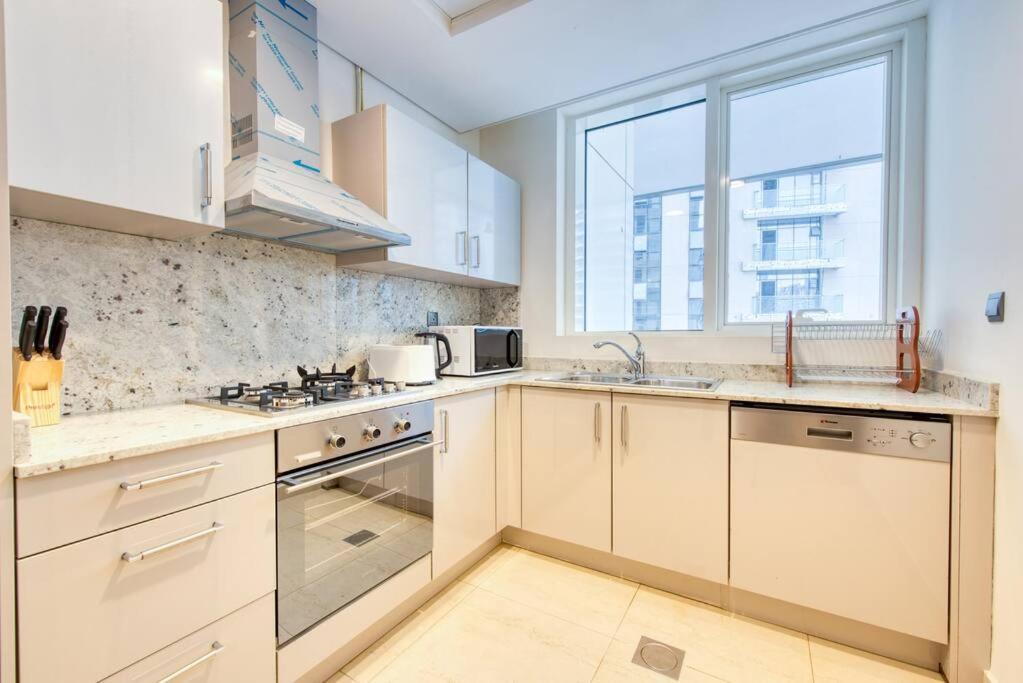 1br + Maid In Downtown *
